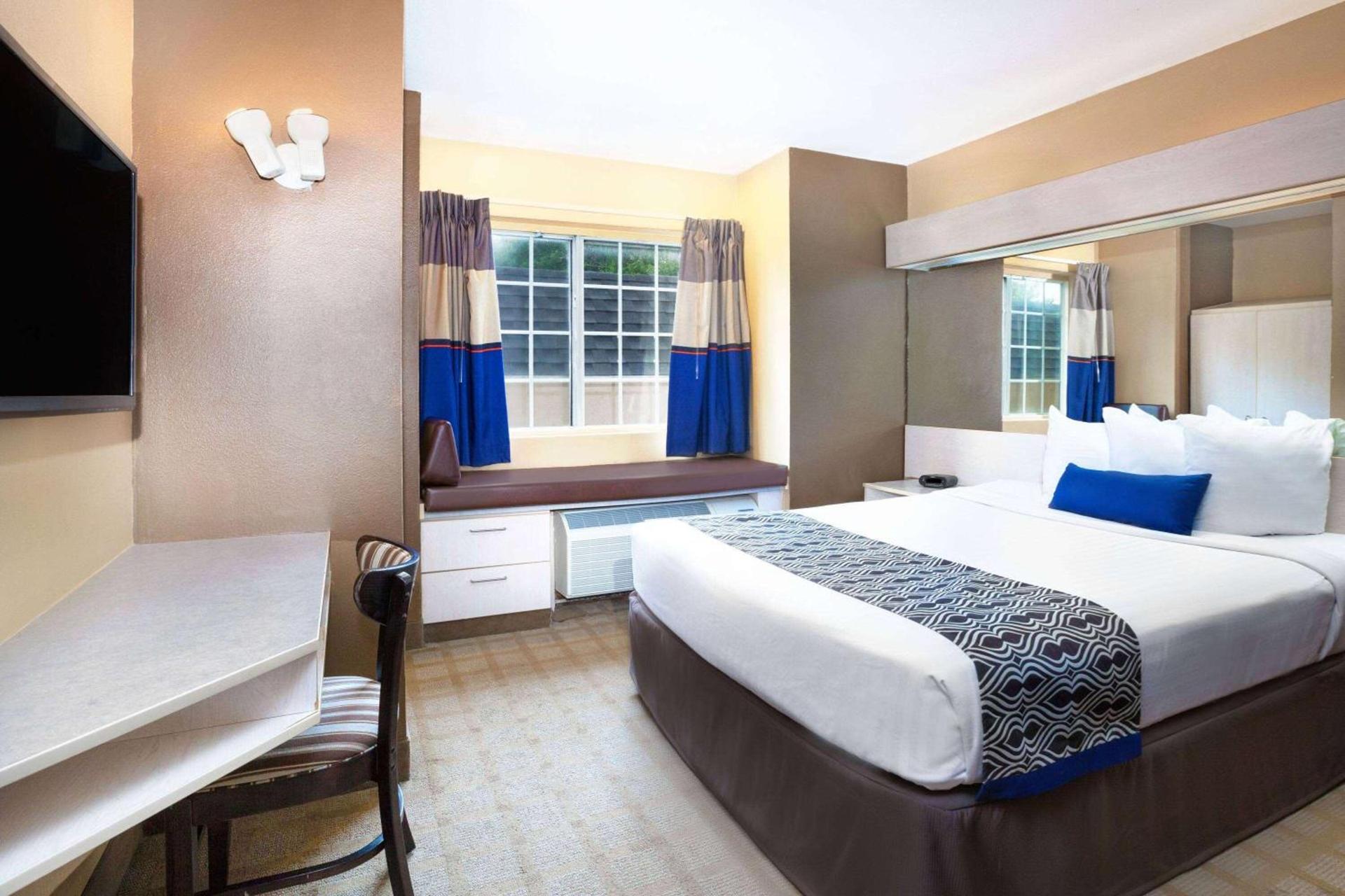Microtel Inn and Suites Lafayette photo 22