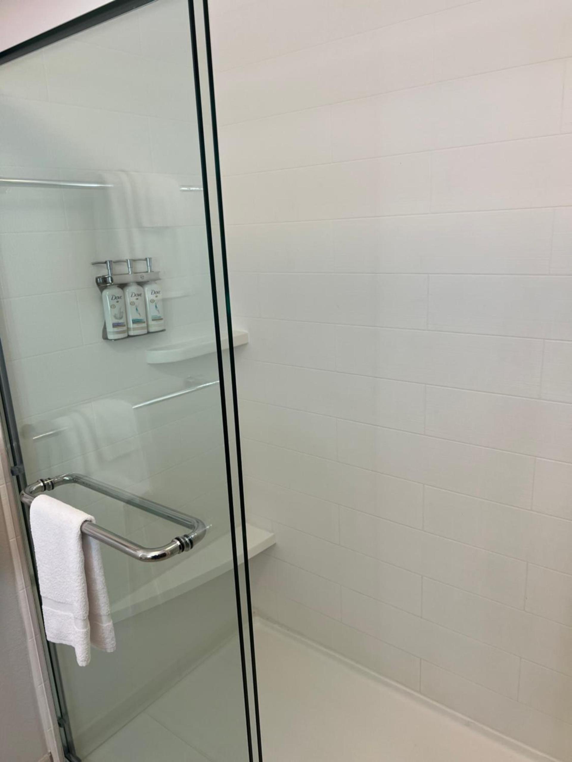 Holiday Inn Express & Suites Mobile - University Area by IHG photo 16