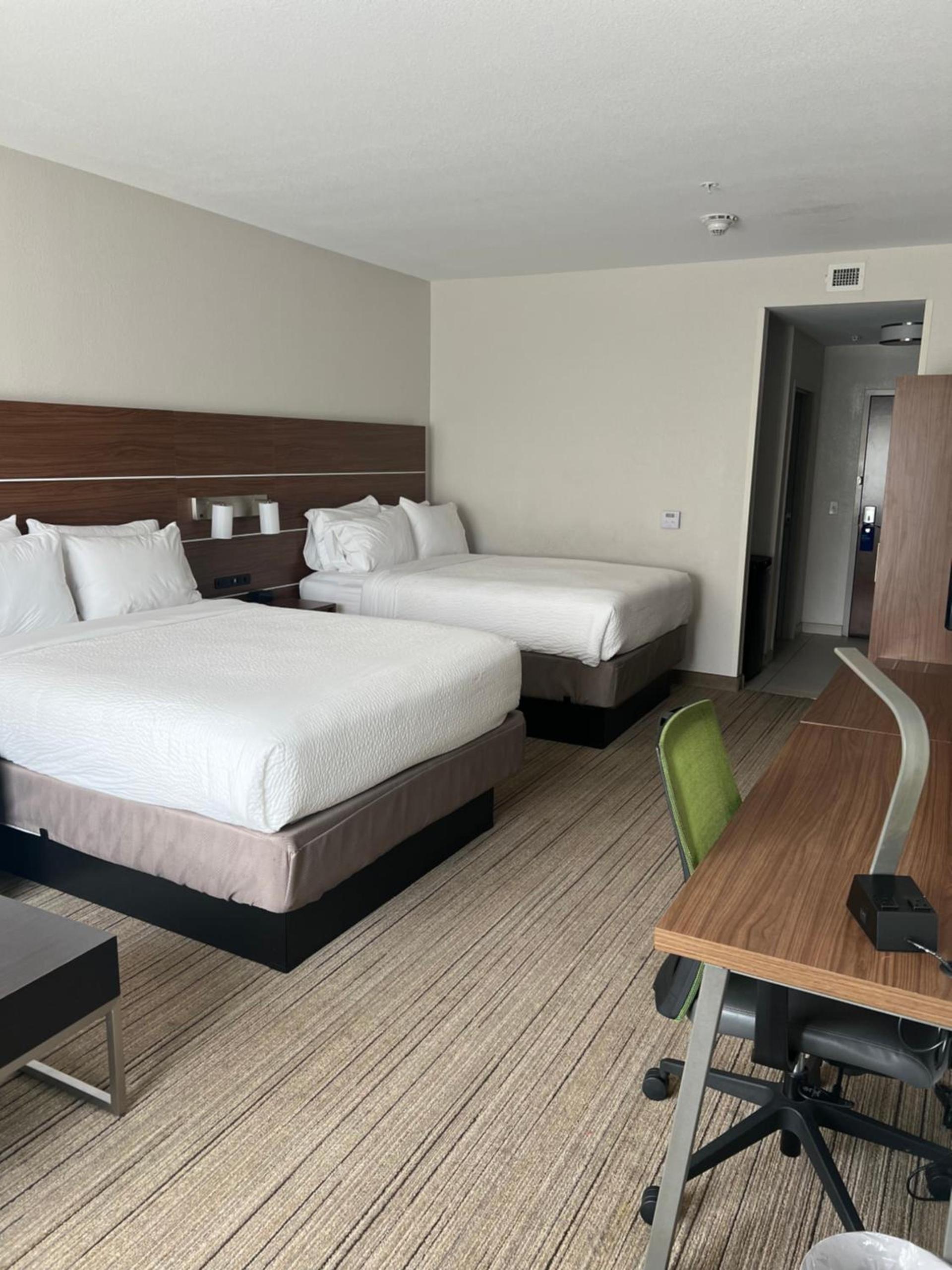 Holiday Inn Express & Suites Mobile - University Area by IHG photo 17