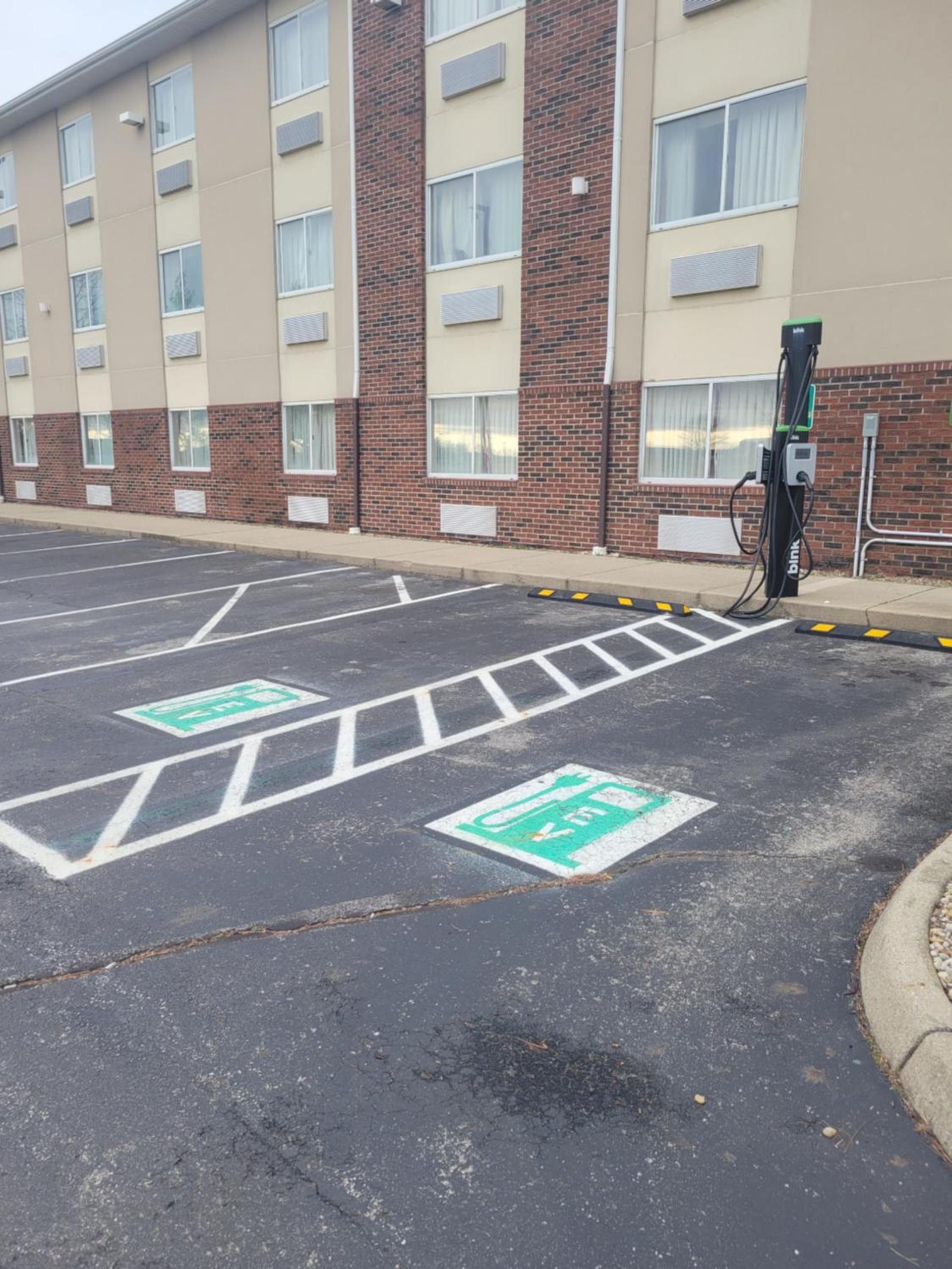 Baymont by Wyndham Columbus/Rickenbacker photo 17