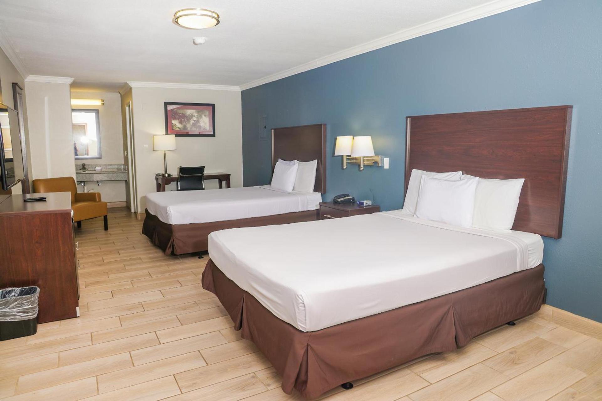 OYO Hotel McAllen Airport South photo 85