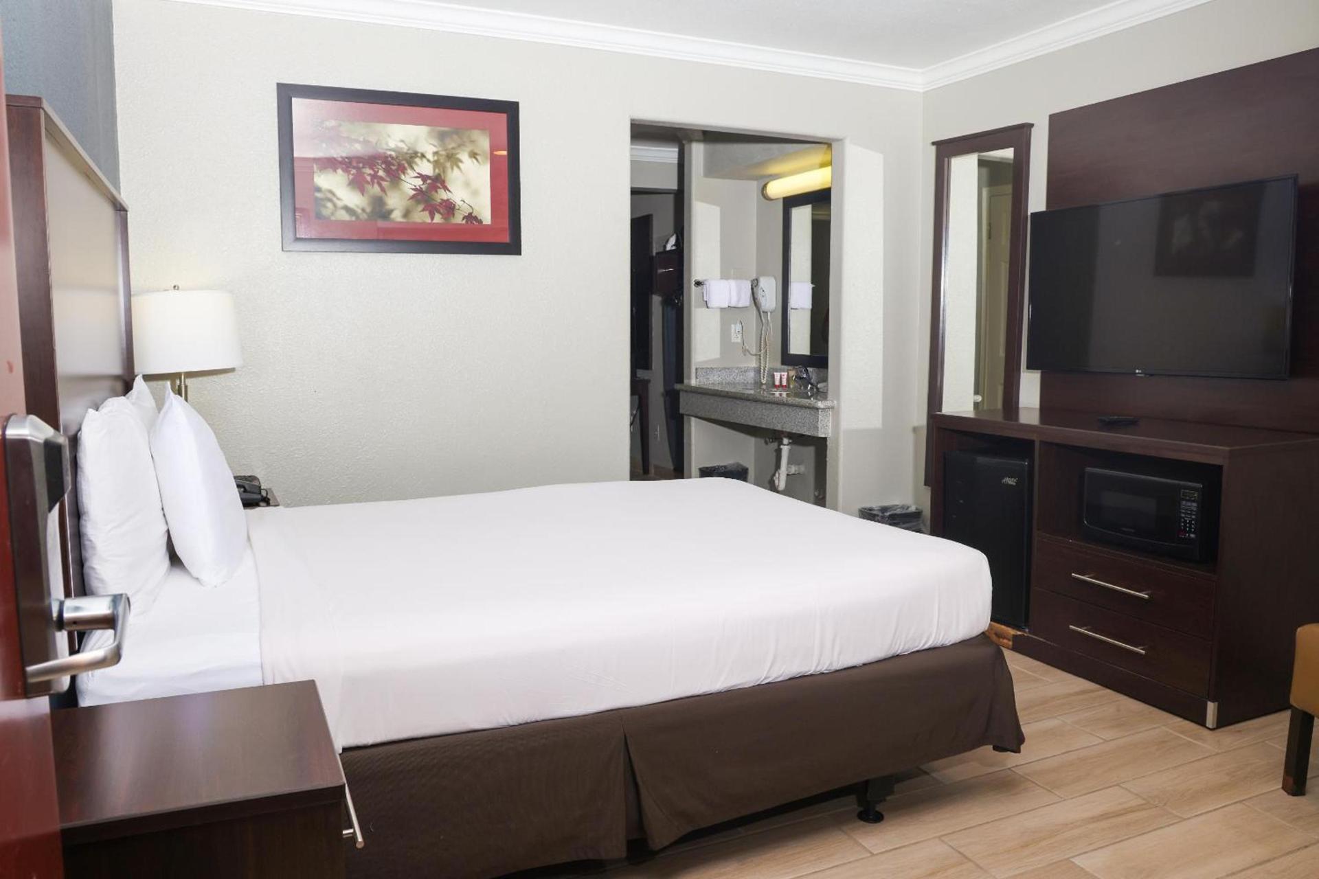 OYO Hotel McAllen Airport South photo 89