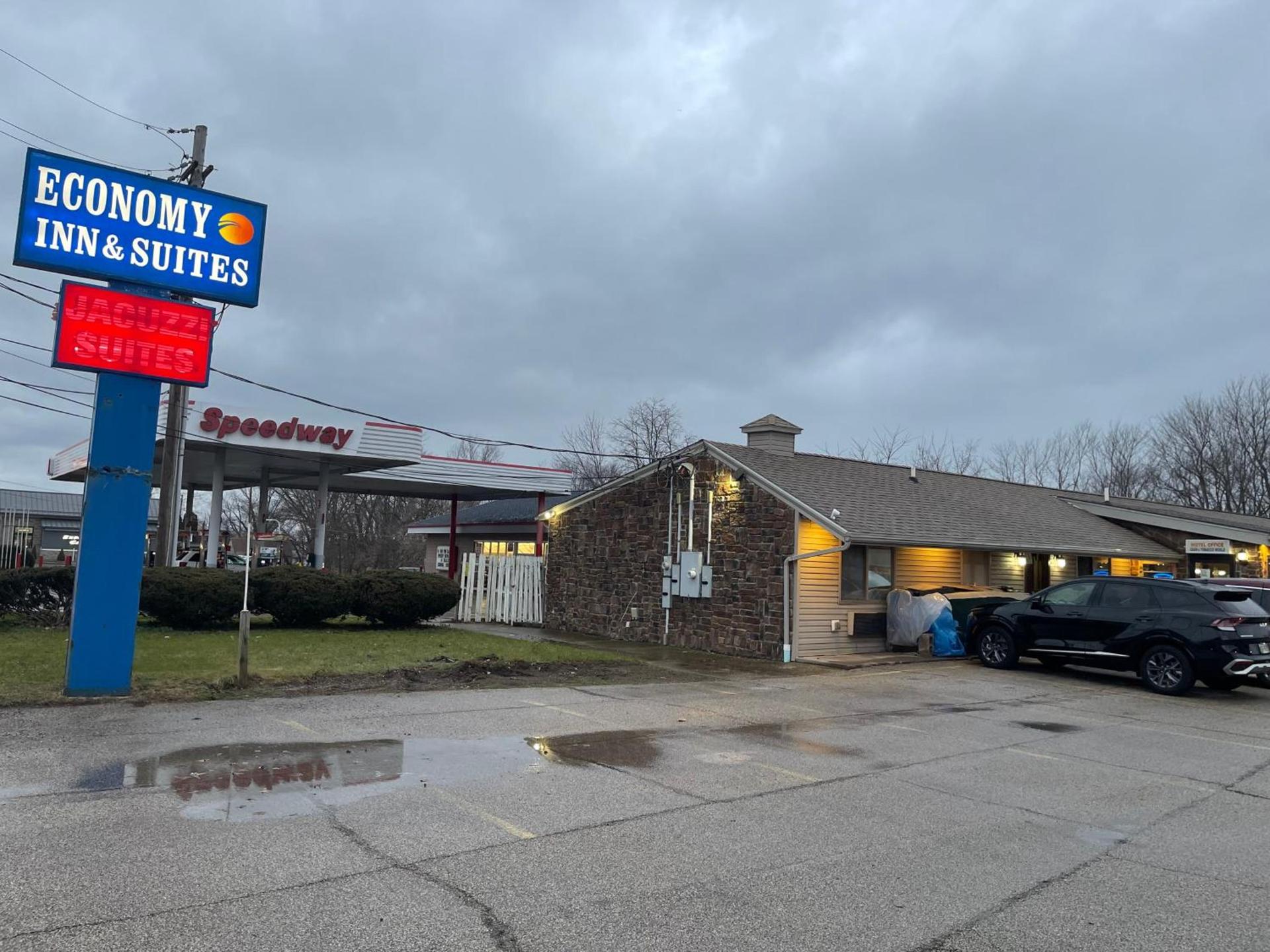Economy Inn & Suites photo 1