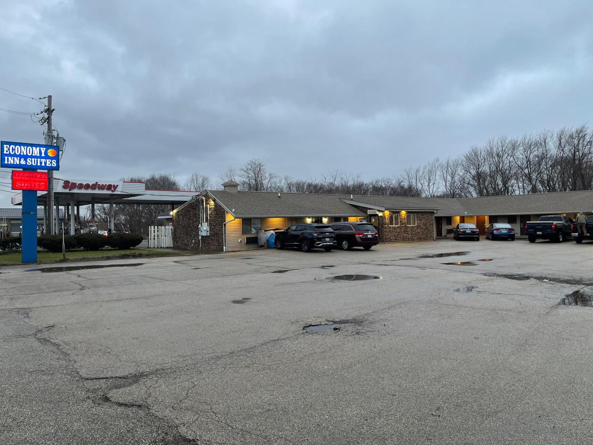 Economy Inn & Suites photo 10