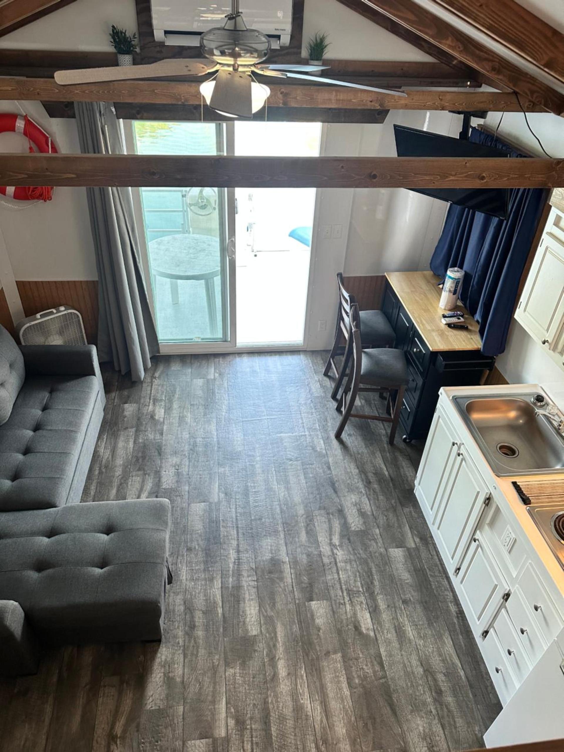 Aqua Lodges At Hurricane Hole Marina photo 35