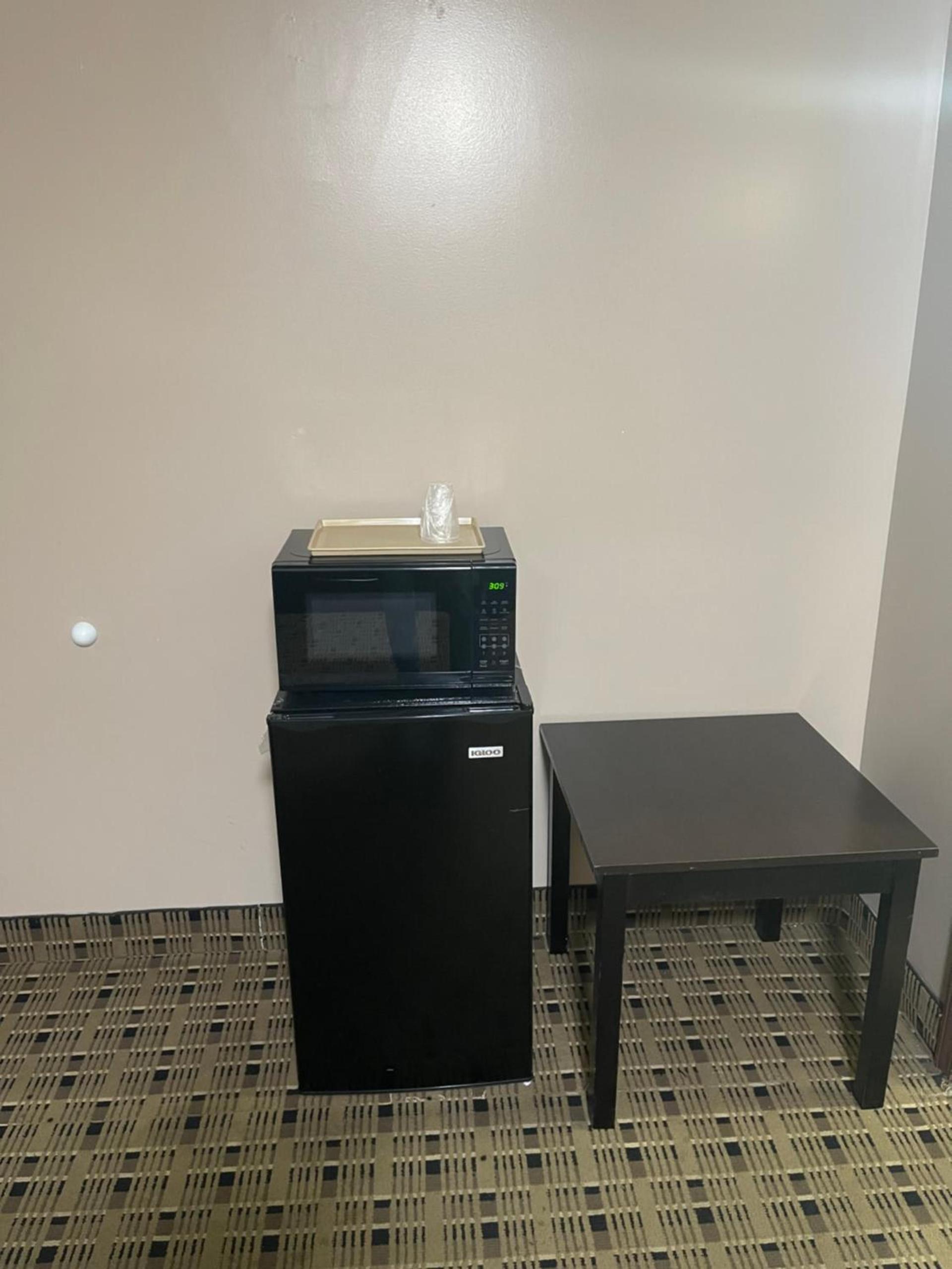 Economy Inn & Suites photo 3