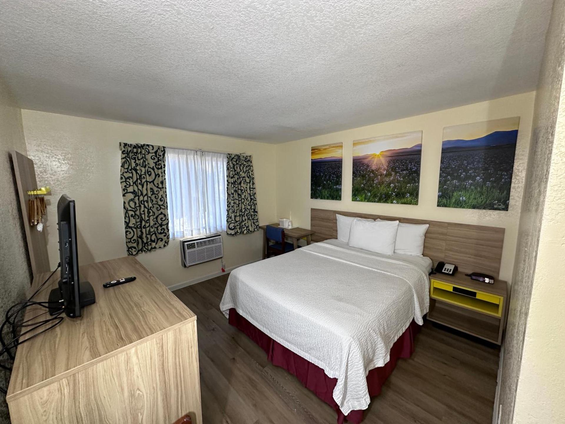 Days Inn by Wyndham San Marcos photo 2