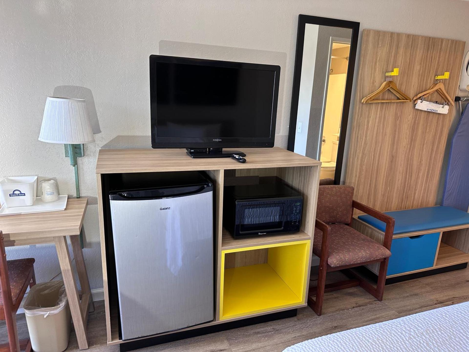 Days Inn by Wyndham San Marcos photo 3