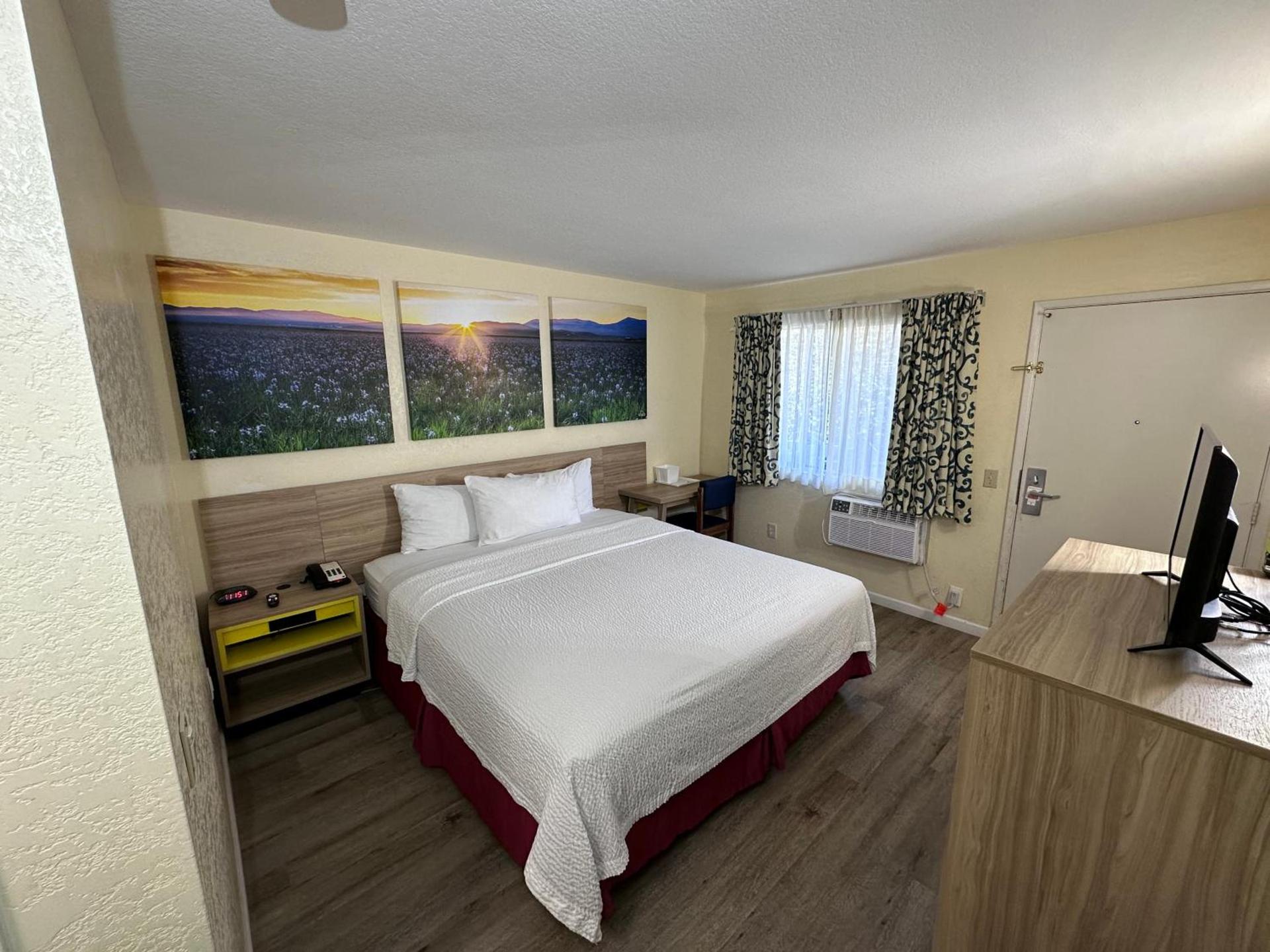 Days Inn by Wyndham San Marcos photo 4