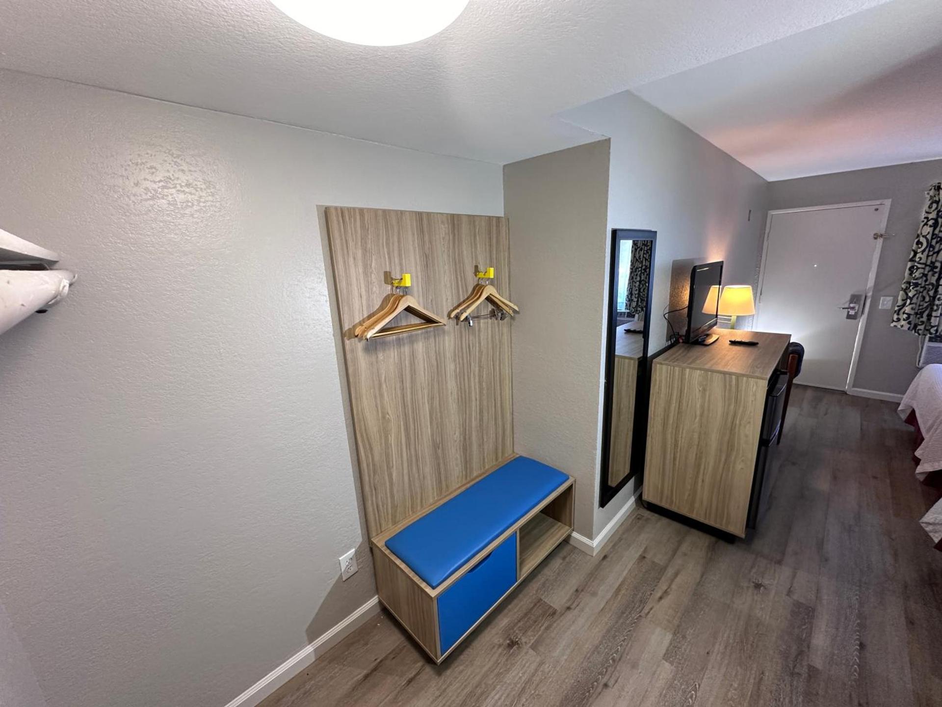 Days Inn by Wyndham San Marcos photo 7