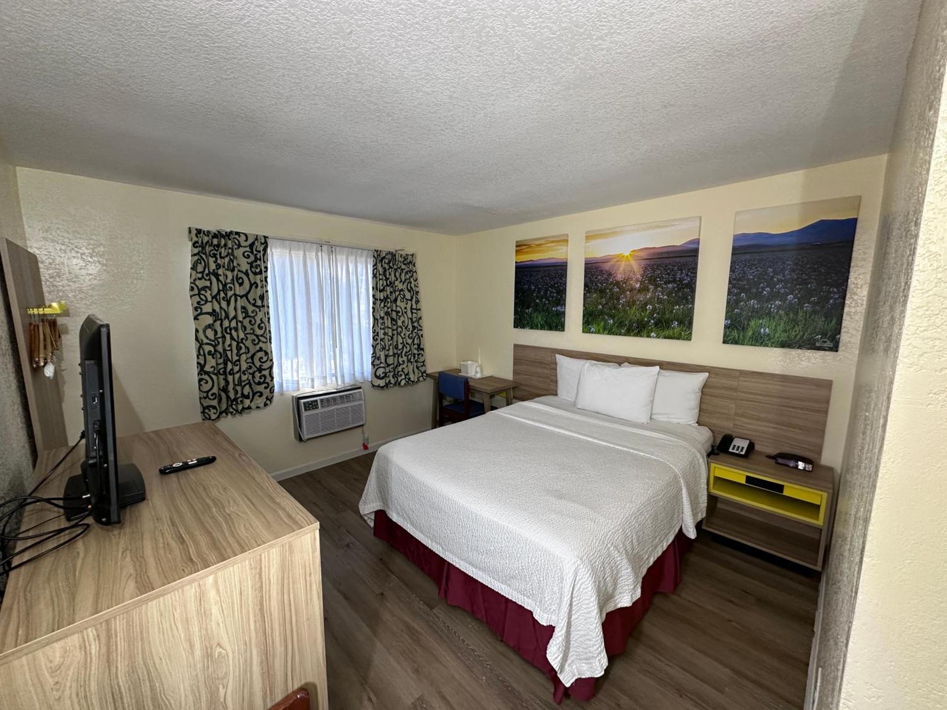 Days Inn by Wyndham San Marcos photo 9