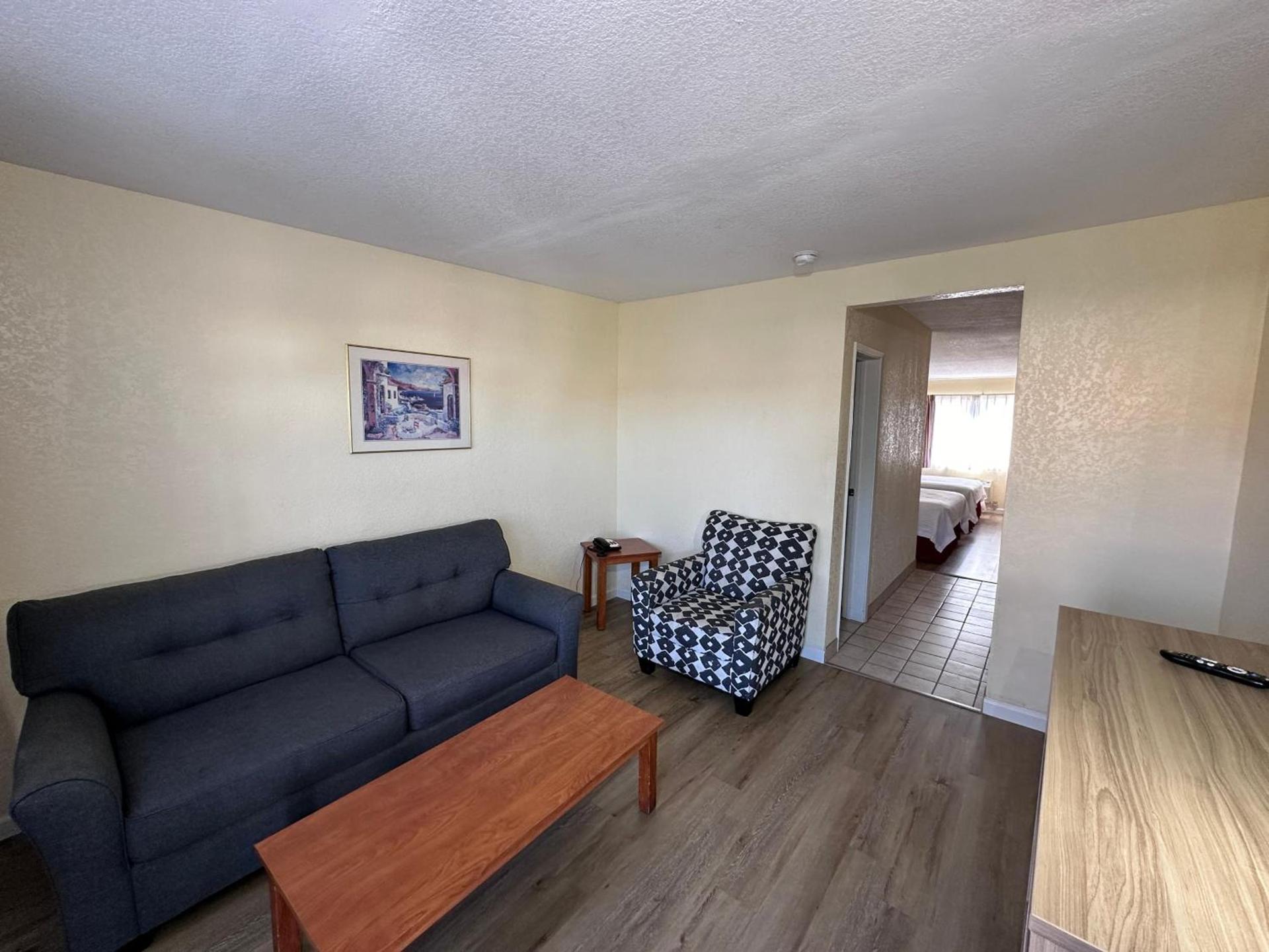 Days Inn by Wyndham San Marcos photo 15