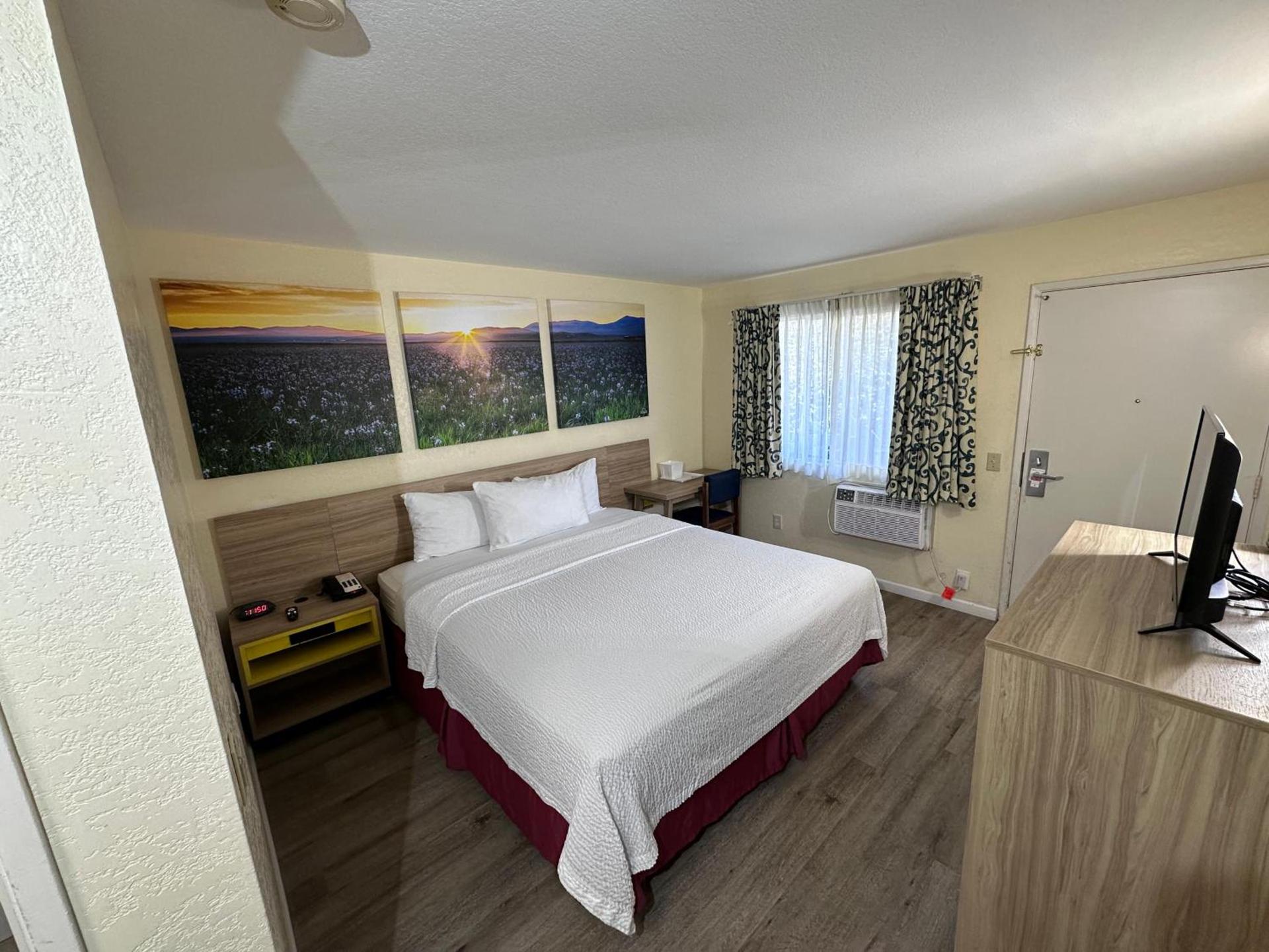 Days Inn by Wyndham San Marcos photo 17
