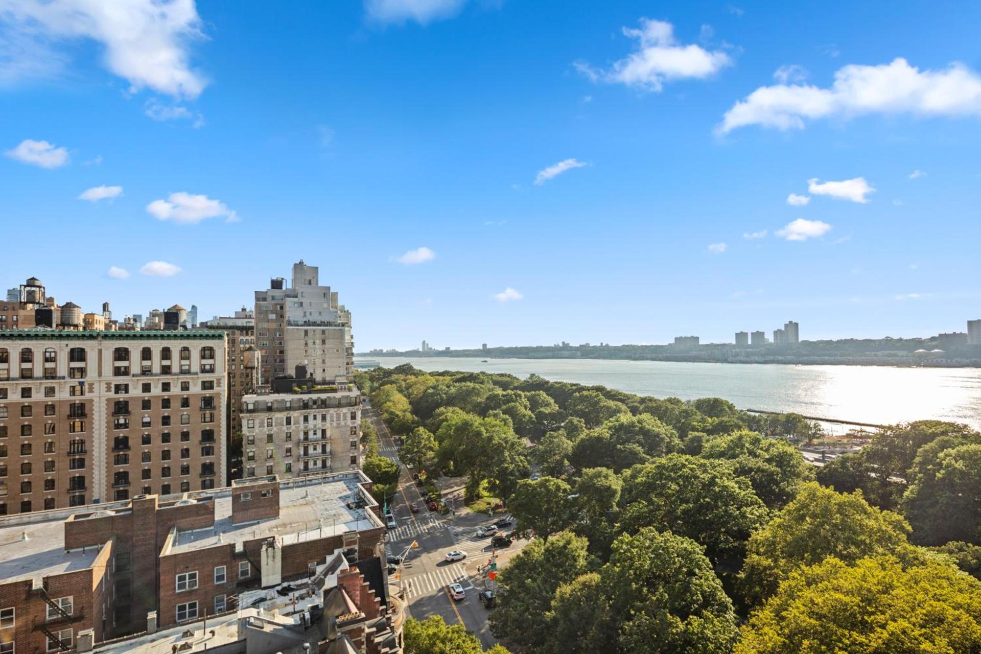 Riverside Tower Hotel photo 80