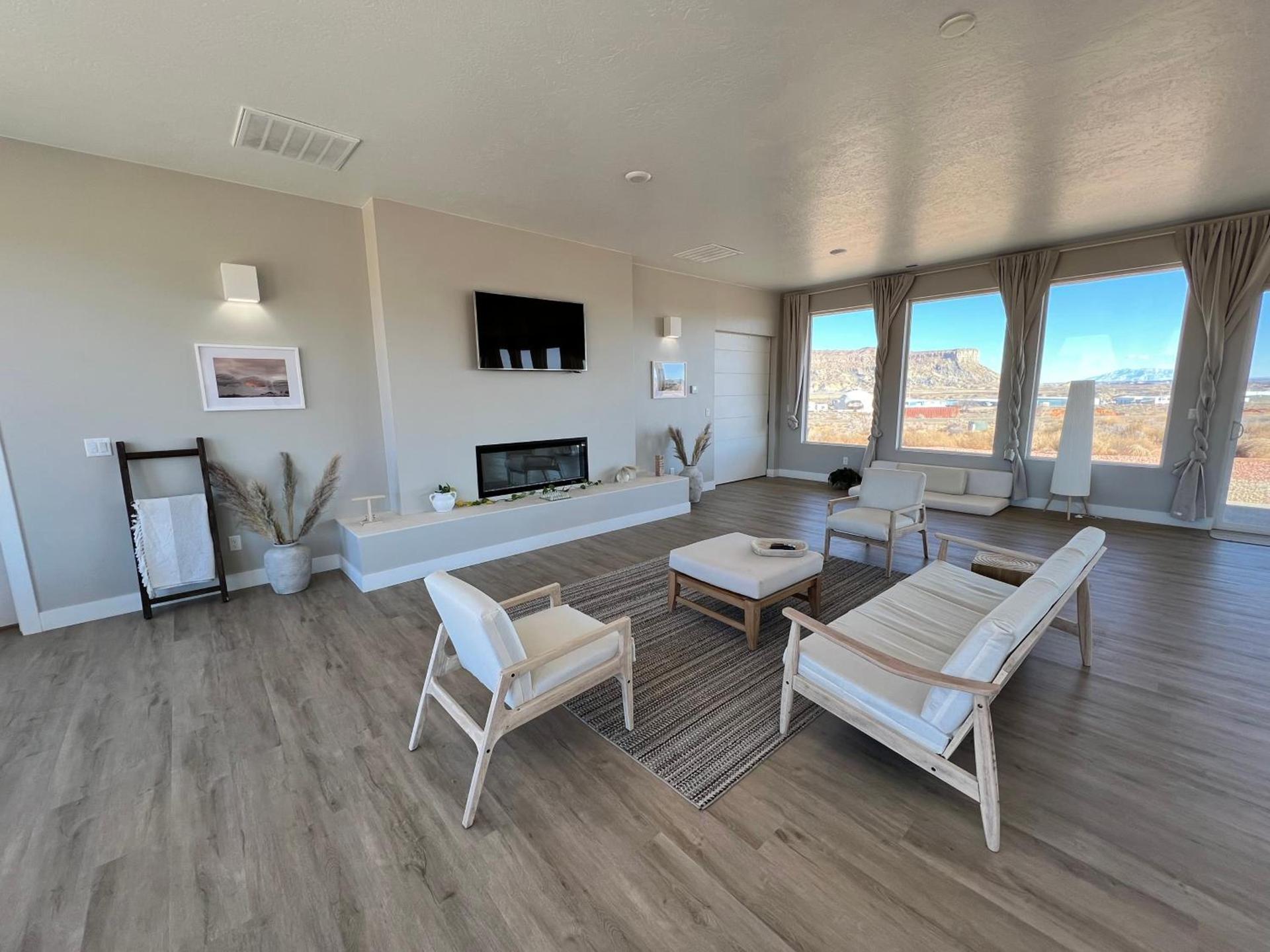 Canyon Oasis suite with Grand Mesa view photo 33