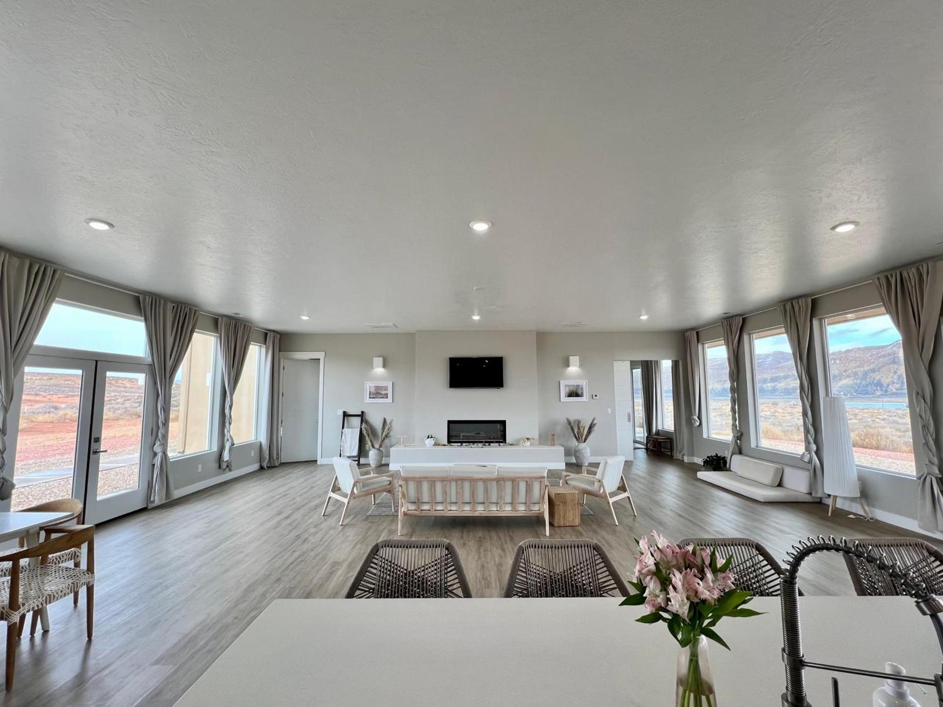 Canyon Oasis suite with Grand Mesa view photo 7
