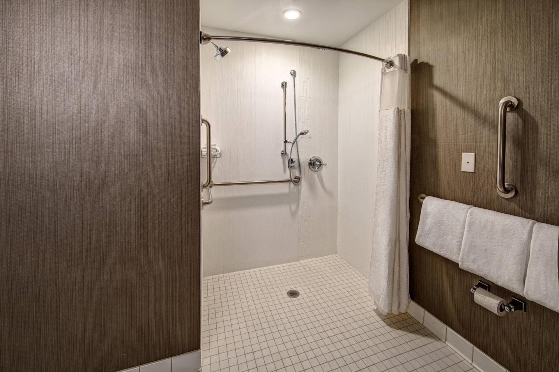Courtyard by Marriott Dulles Airport Herndon photo 12