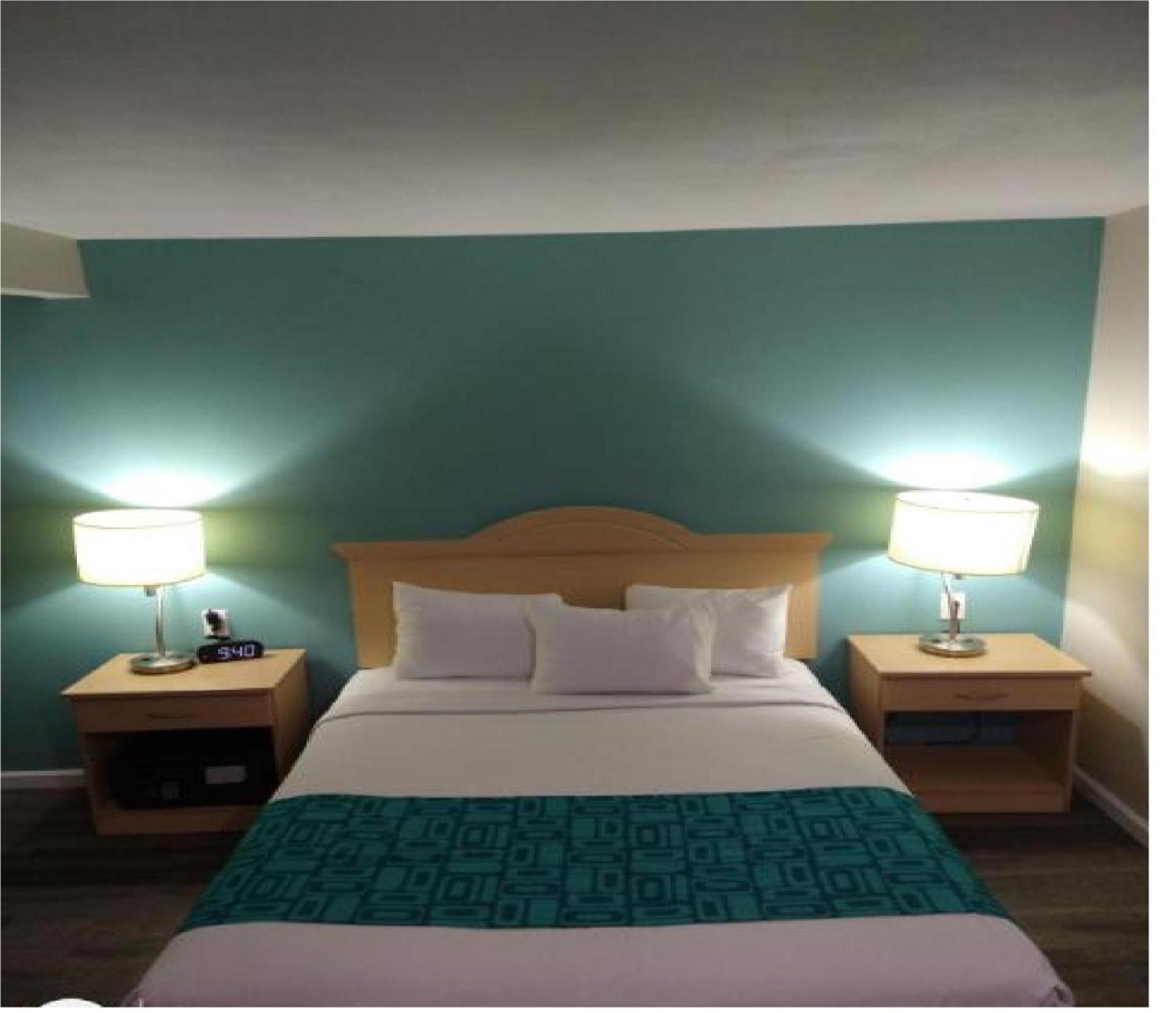 Howard Johnson by Wyndham Santa Cruz photo 8