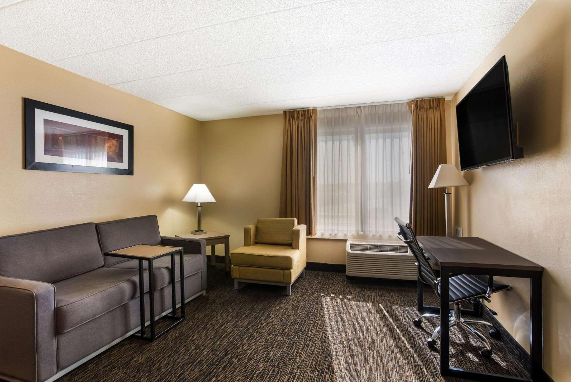 Quality Suites Milwaukee Airport photo 18