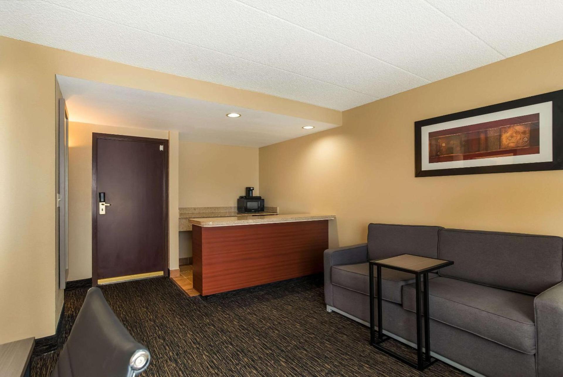 Quality Suites Milwaukee Airport photo 19