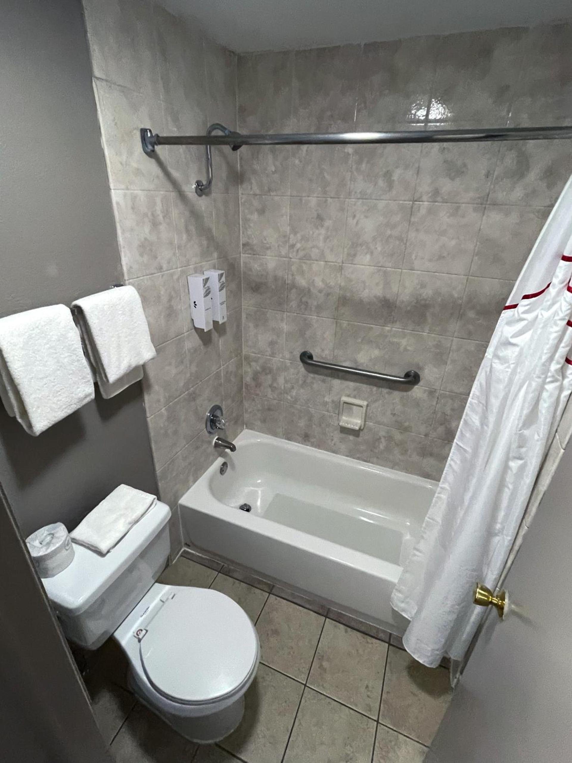 Econo Lodge Childress photo 12
