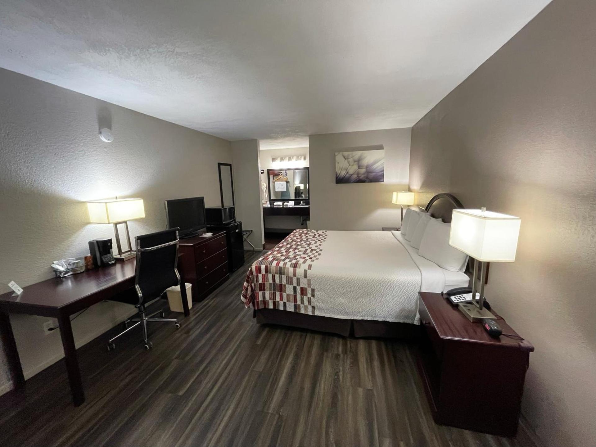 Econo Lodge Childress photo 11