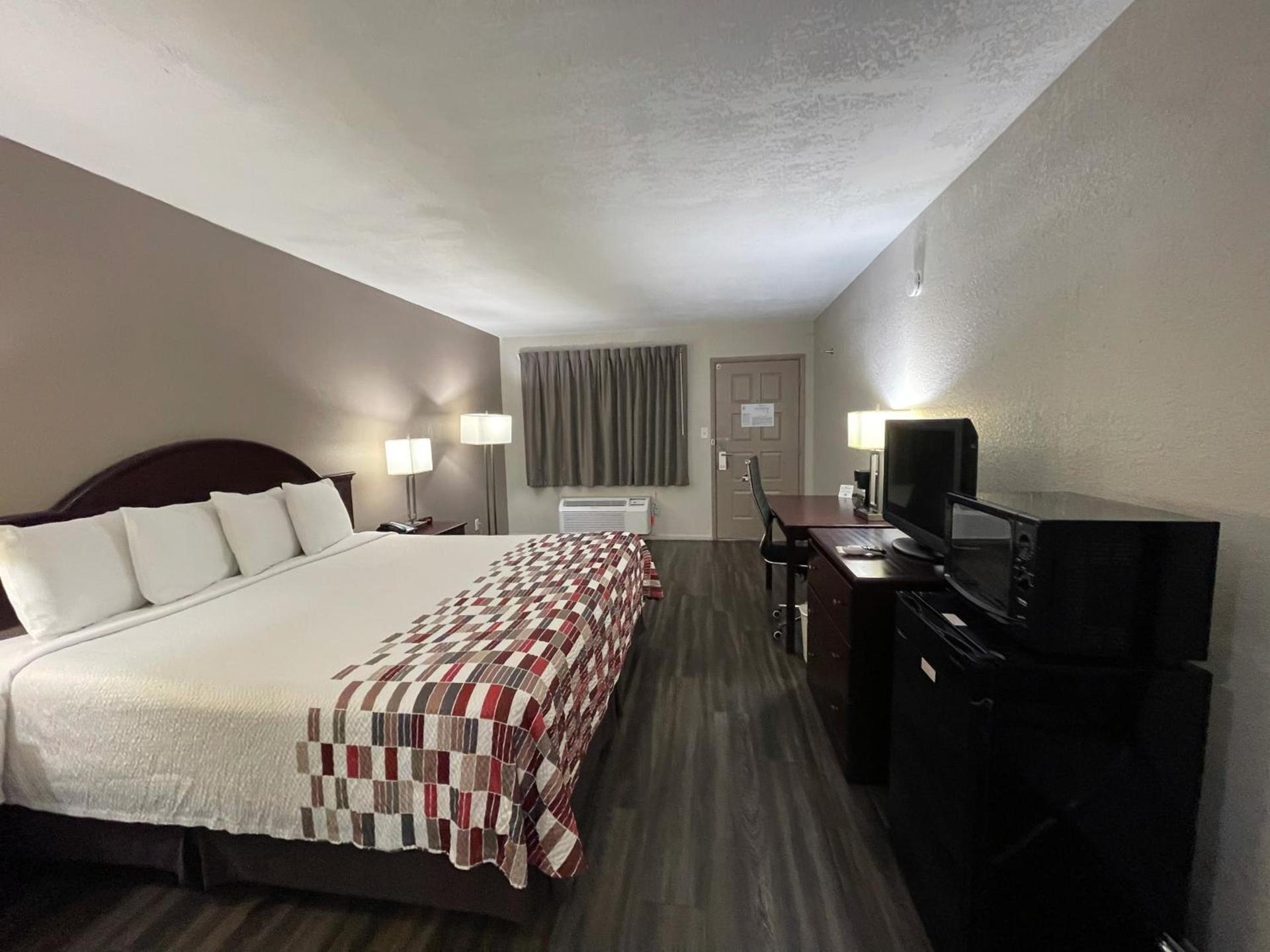 Econo Lodge Childress photo 10