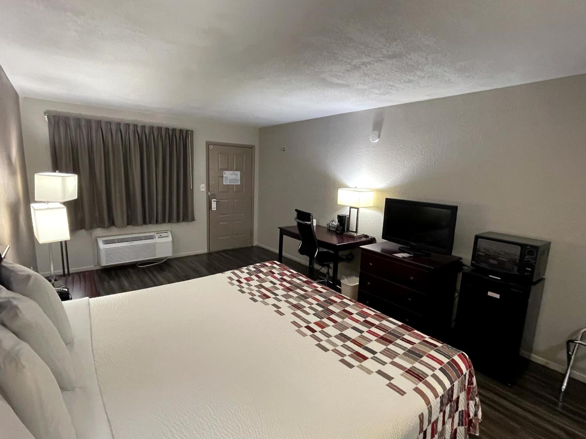 Econo Lodge Childress photo 16