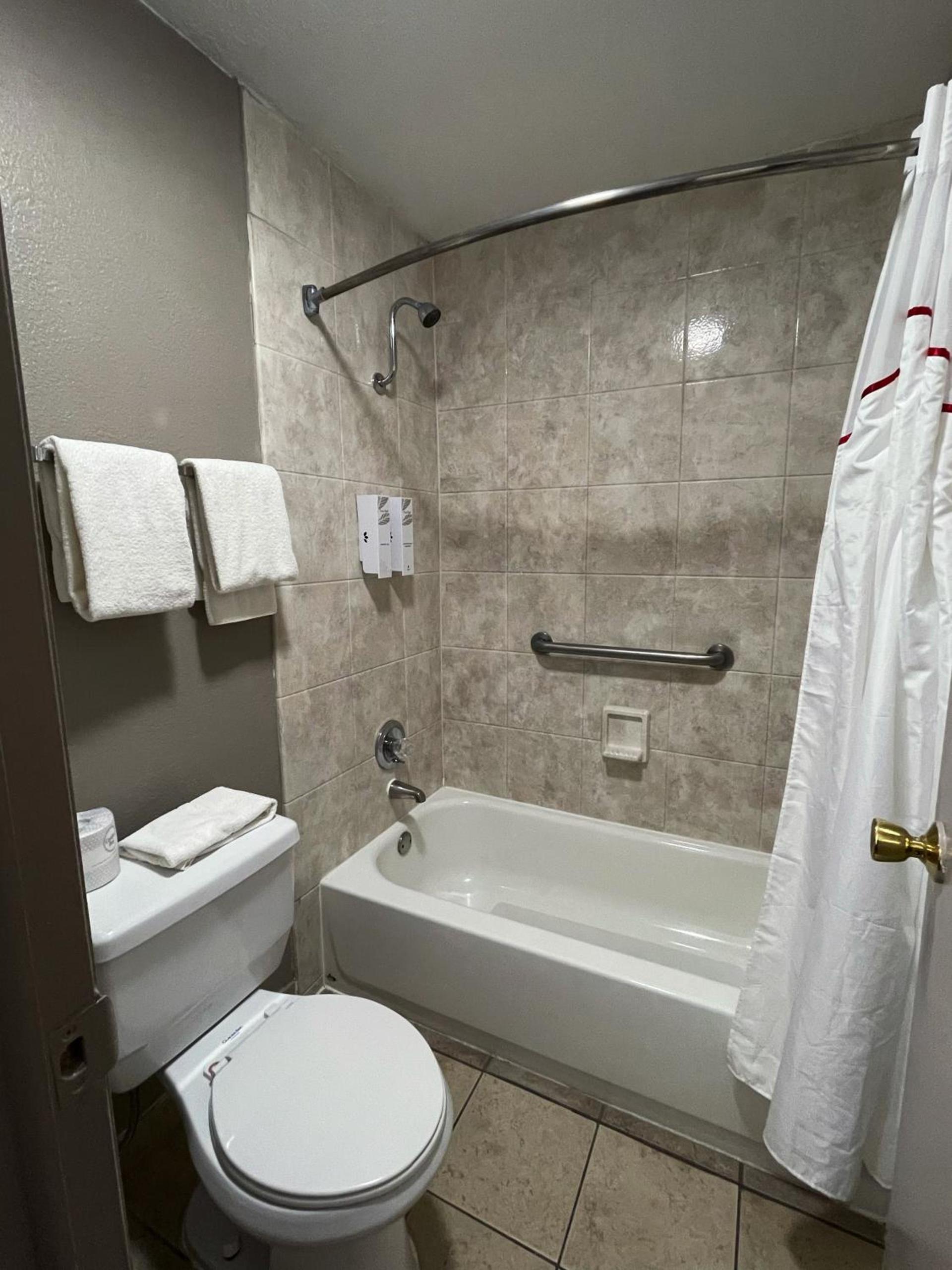 Econo Lodge Childress photo 15
