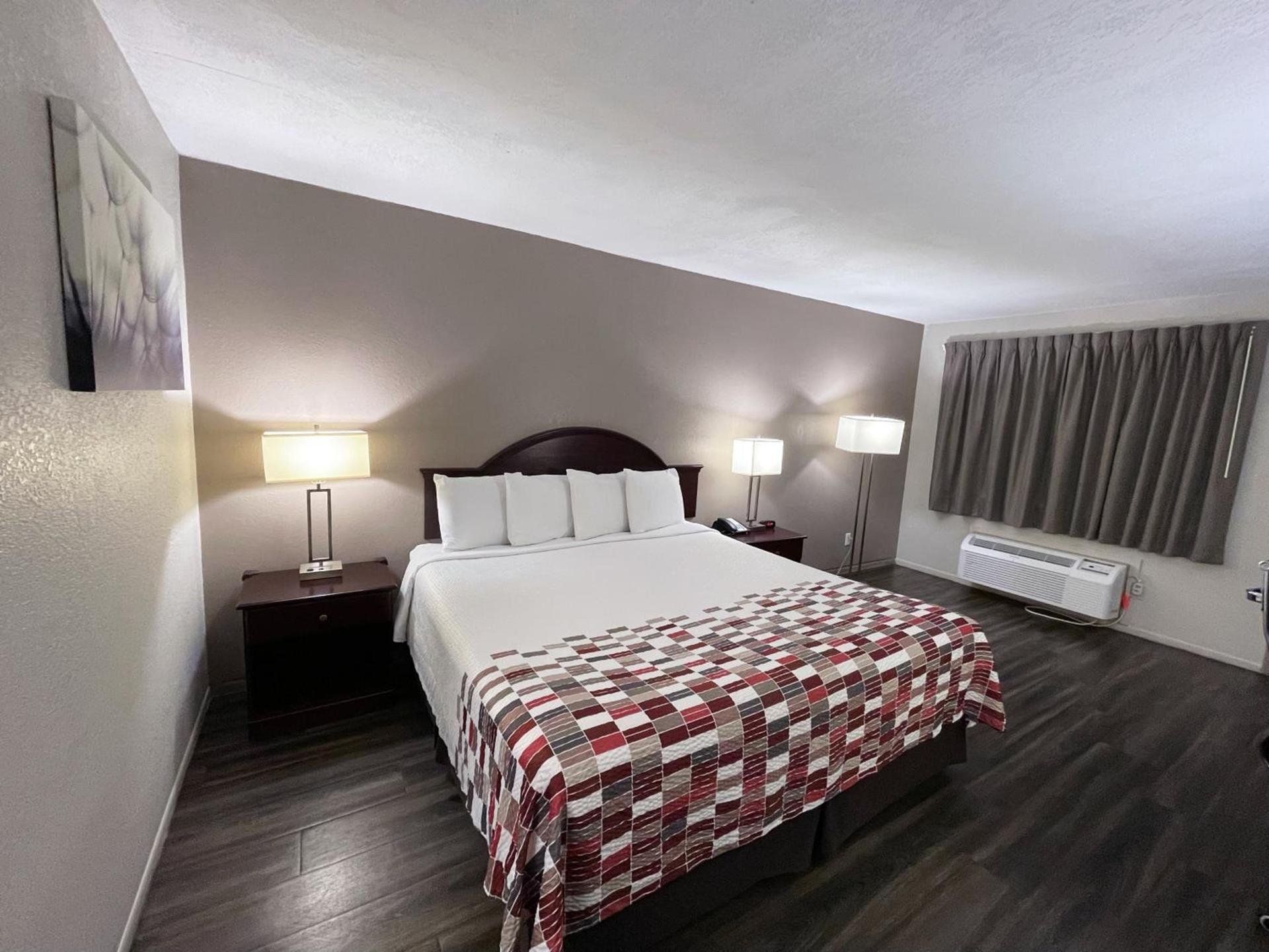 Econo Lodge Childress photo 14