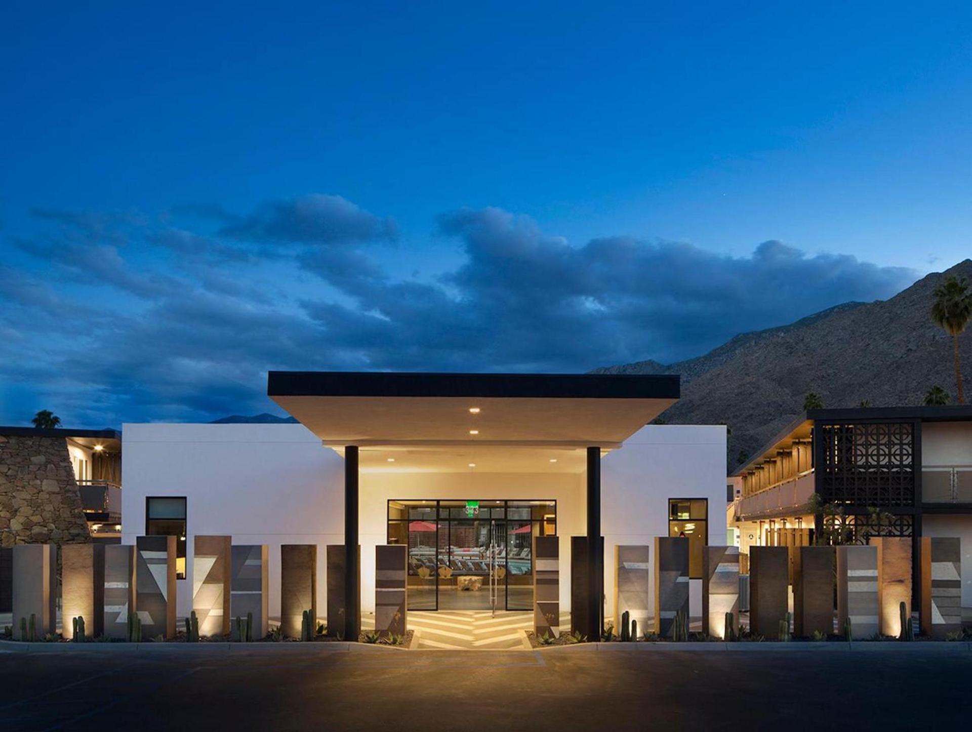 V Capri Palm Springs, a Dolce by Wyndham photo 1