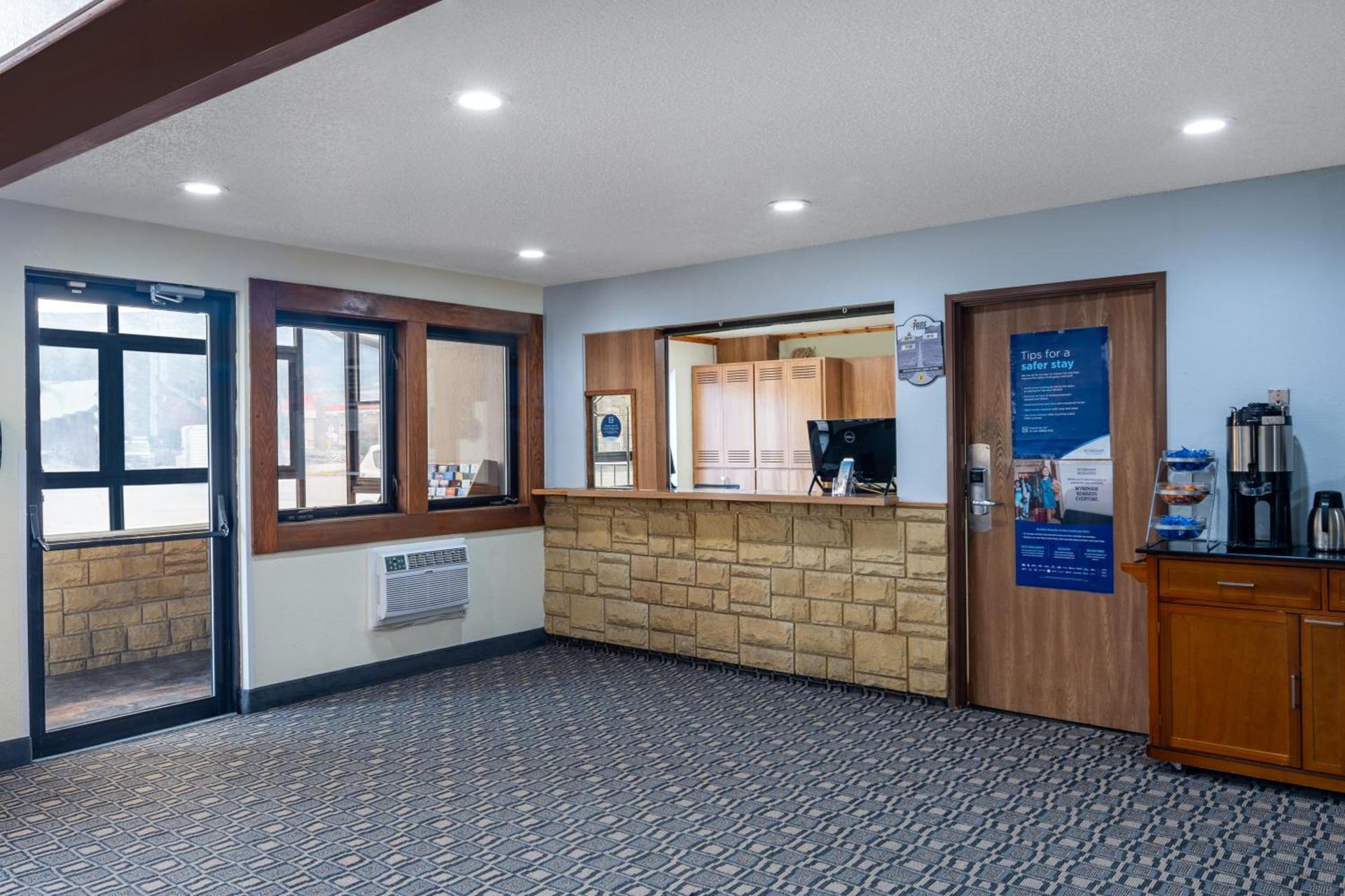 Super 8 by Wyndham Livingston Yellowstone photo 18