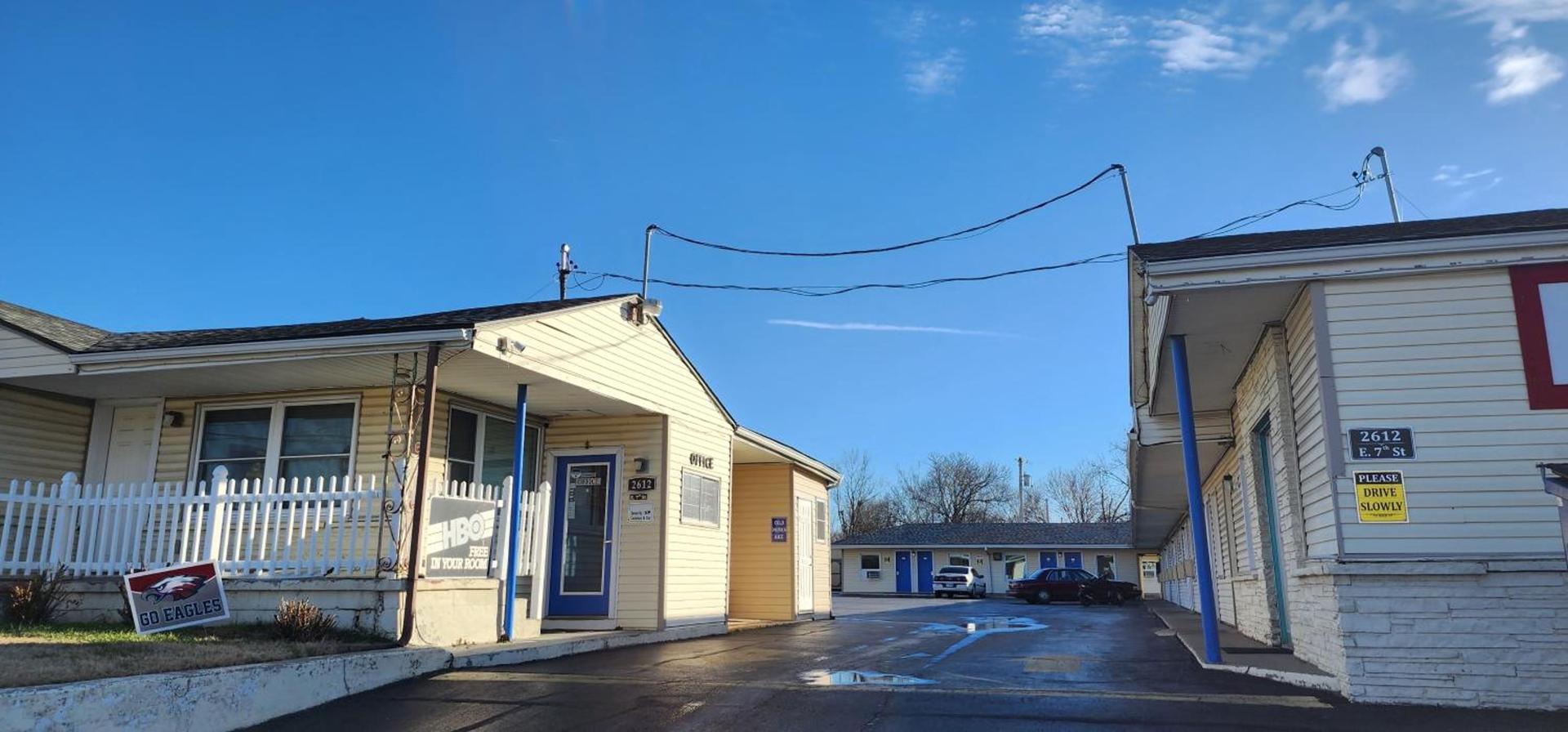 Plaza Motel photo 18