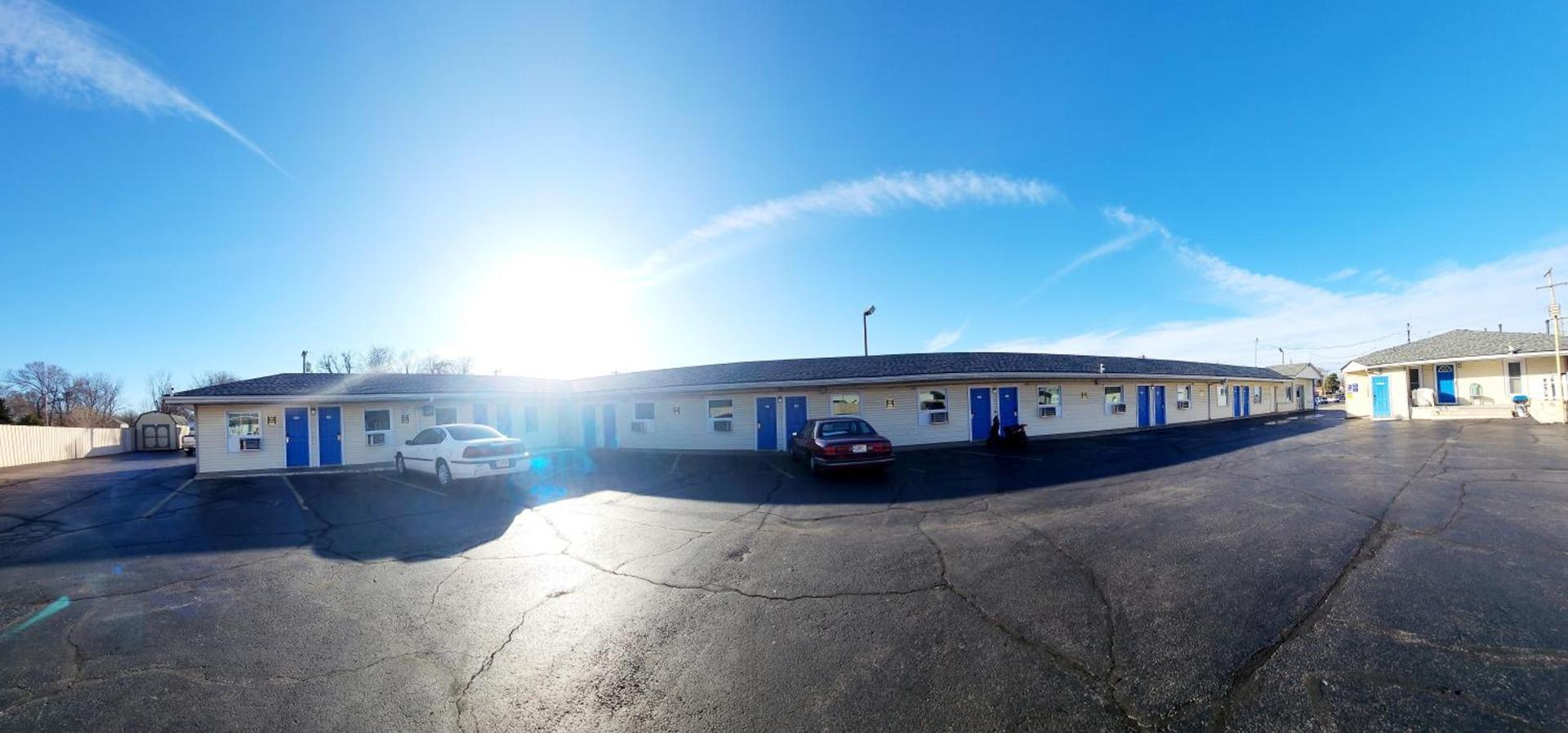 Plaza Motel photo 23