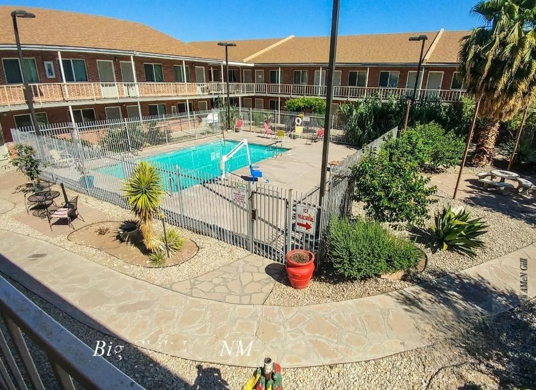 Big Chile Inn & Suites photo 3