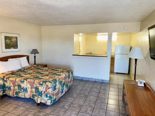 Big Chile Inn & Suites photo 2