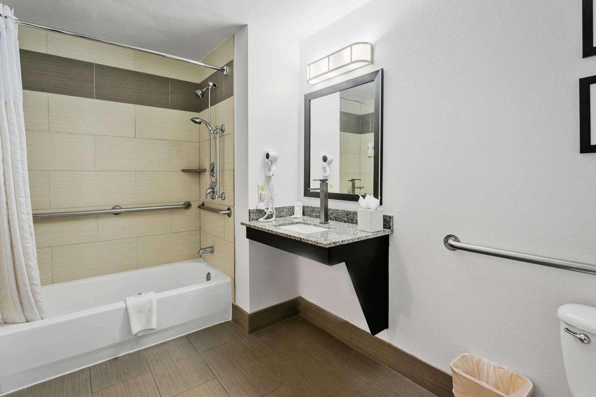Comfort Inn Chandler - Phoenix South I-10 photo 24