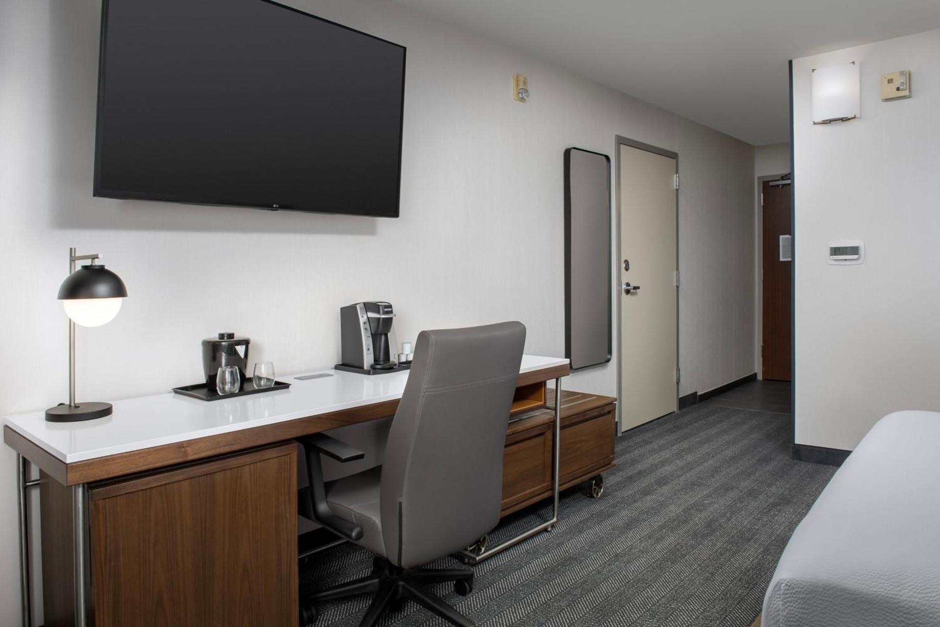 Courtyard by Marriott San Diego Carlsbad photo 35