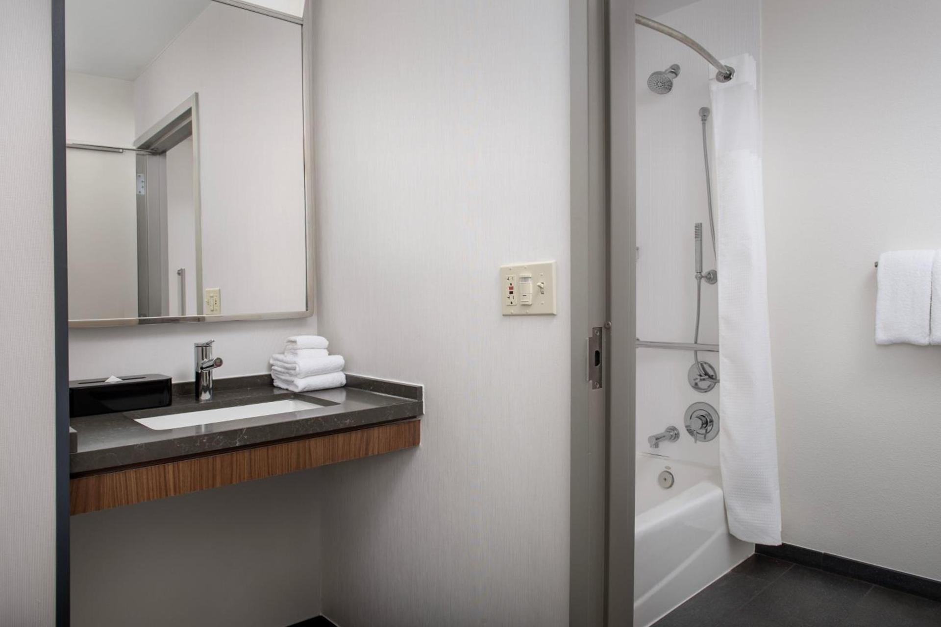 Courtyard by Marriott San Diego Carlsbad photo 39