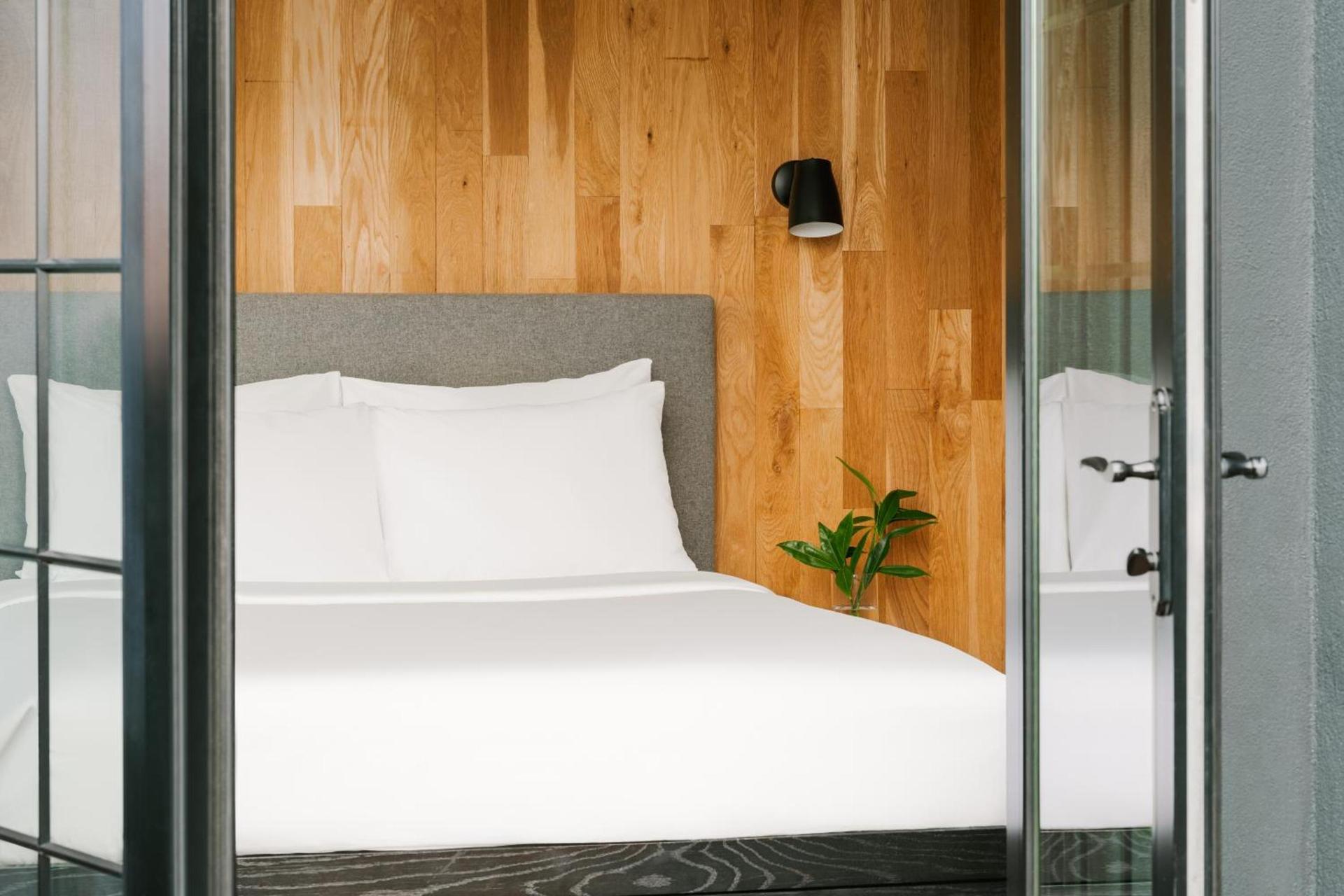 The Industrialist Hotel Brooklyn photo 6