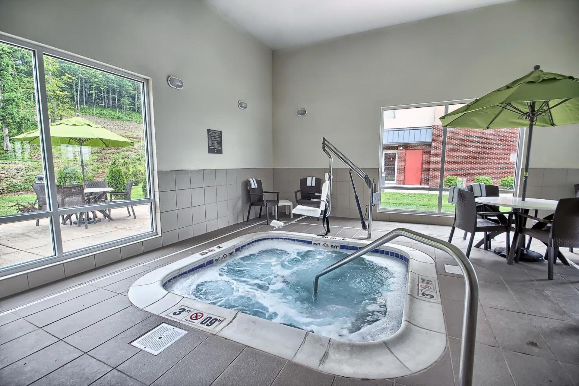 Comfort Suites Marietta-Parkersburg photo 23