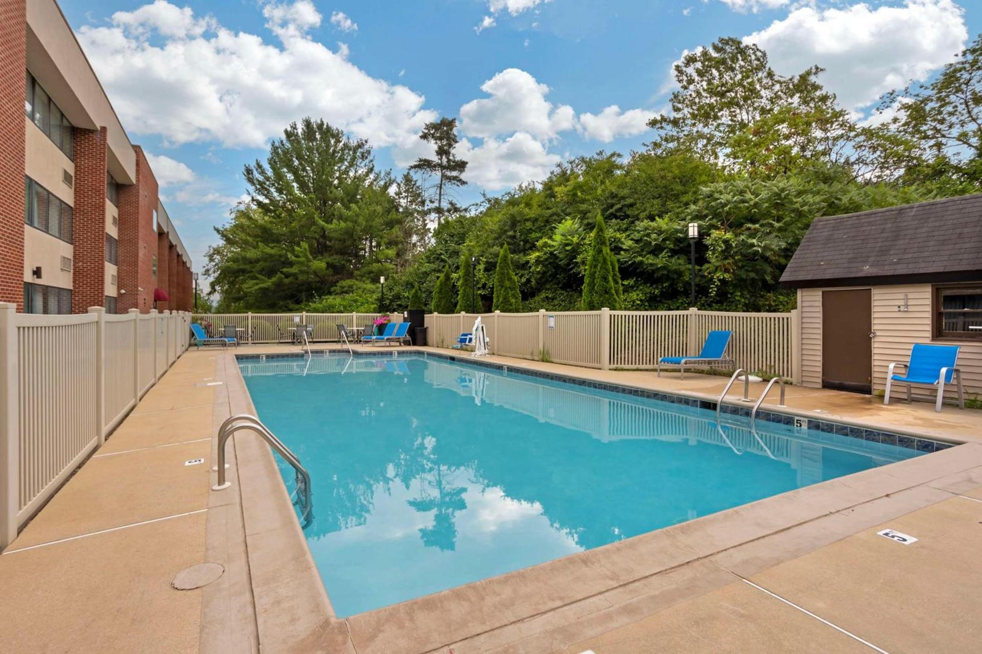 Best Western Plus Reading Inn & Suites photo 5