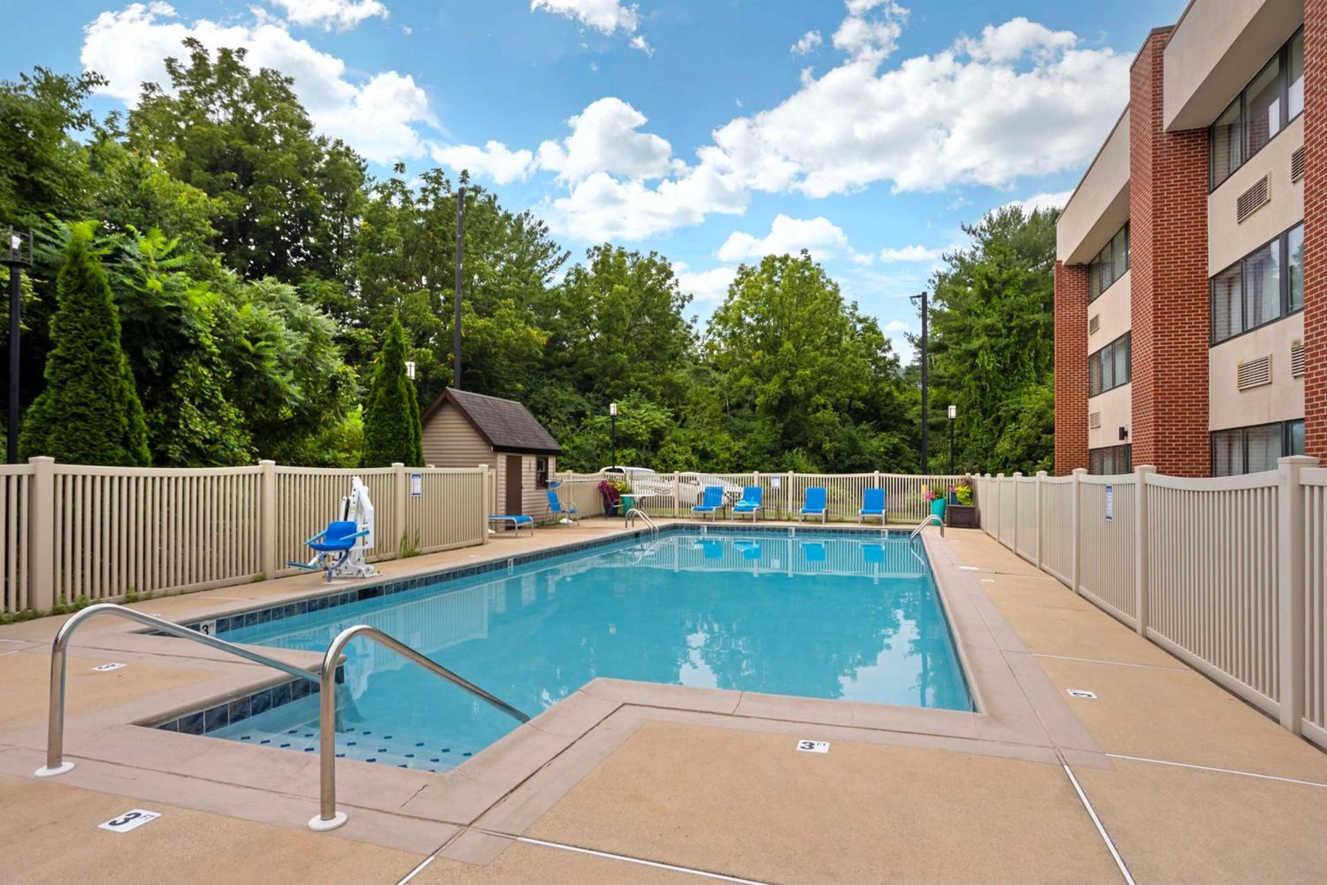 Best Western Plus Reading Inn & Suites photo 73