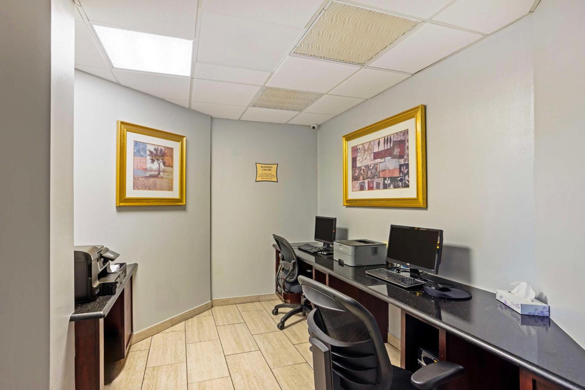 Best Western Plus Reading Inn & Suites photo 8