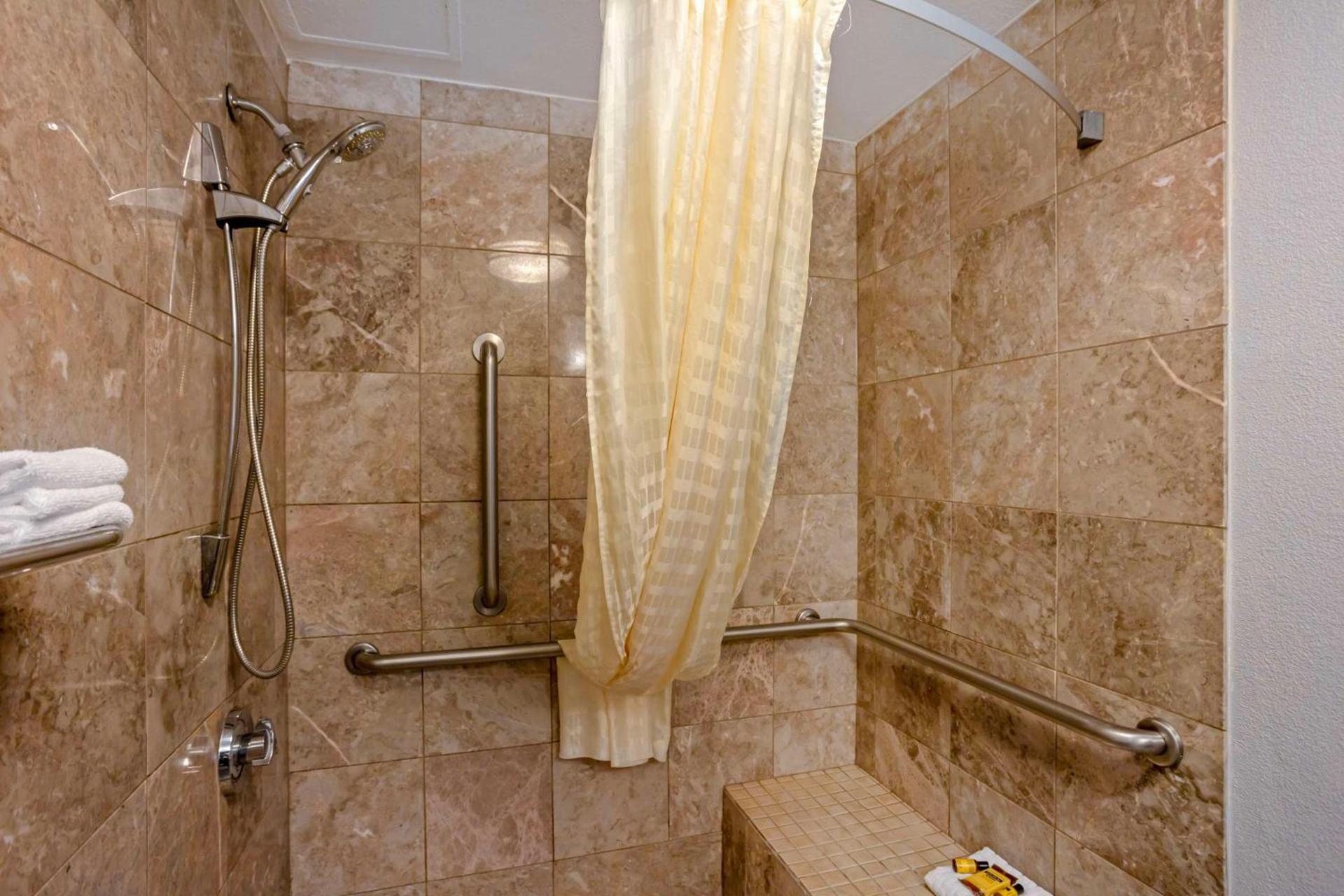 Best Western Plus Reading Inn & Suites photo 45