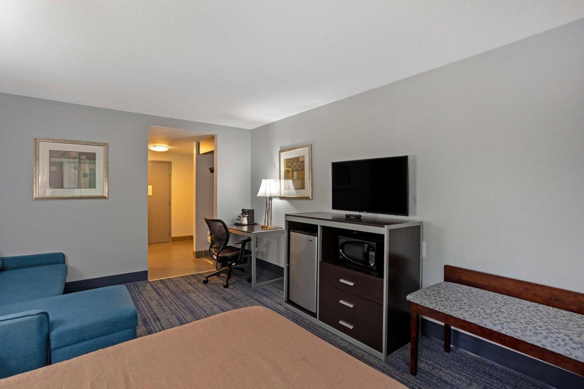 Best Western Plus Reading Inn & Suites photo 42