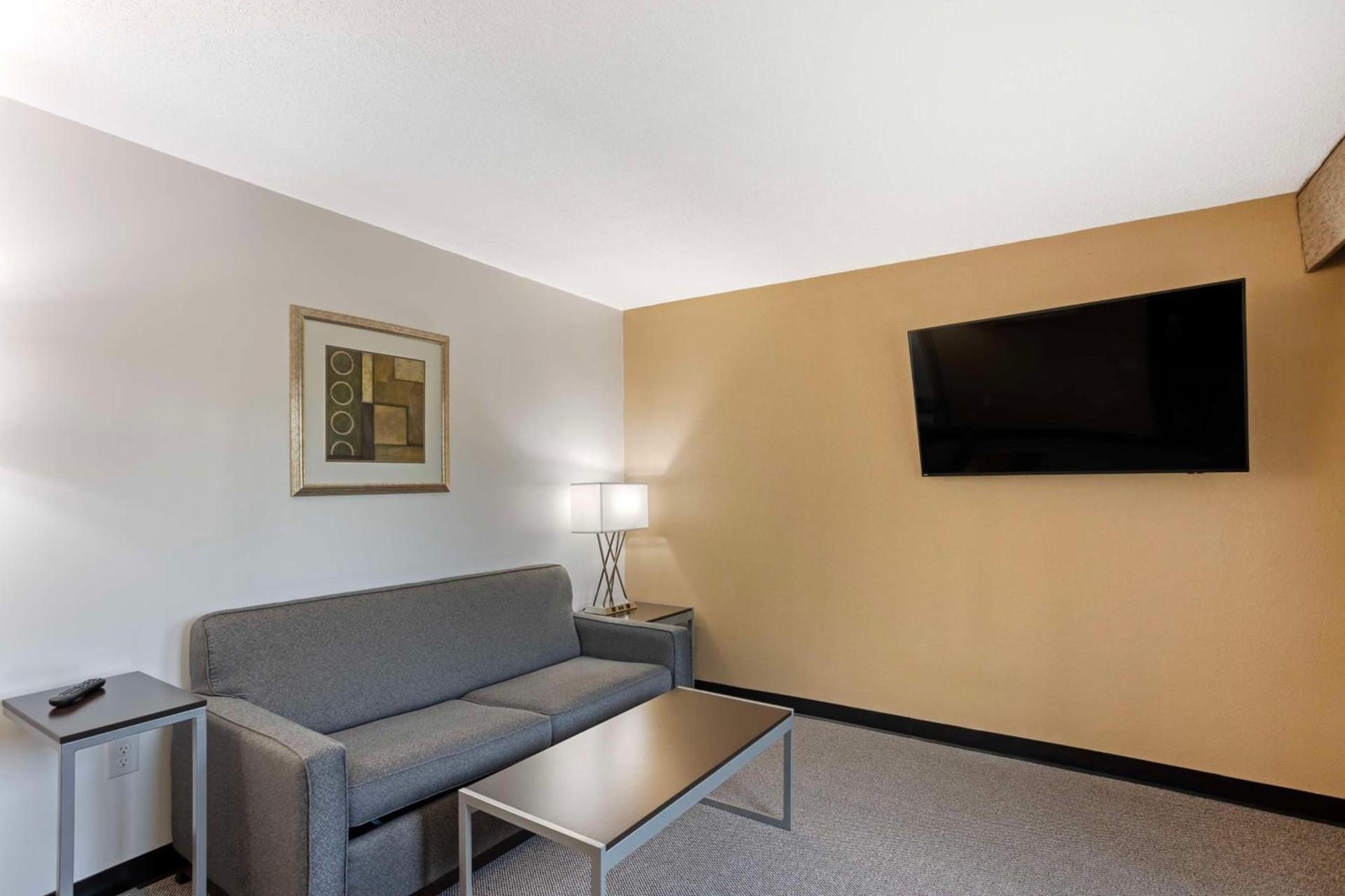 Best Western Plus Reading Inn & Suites photo 21