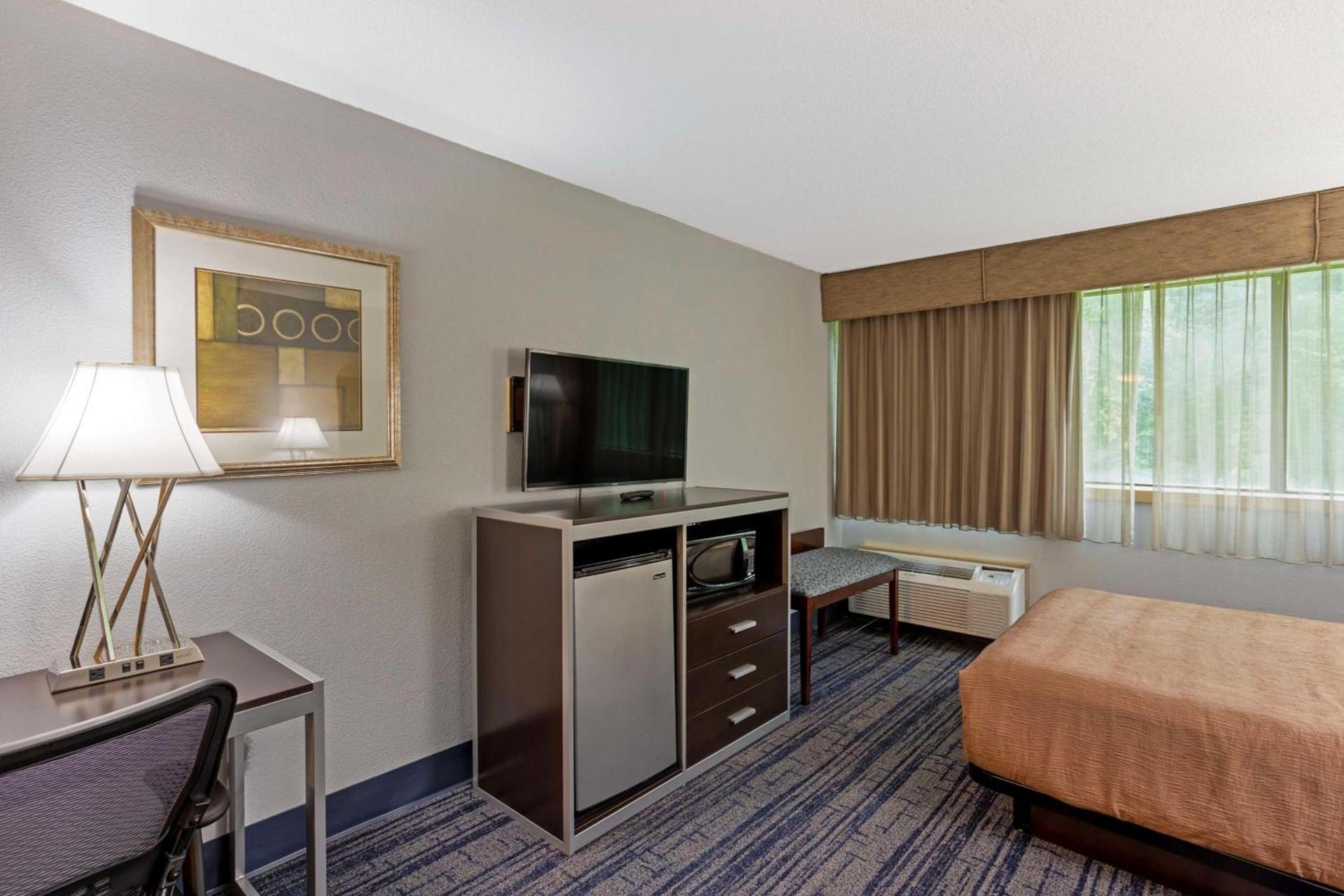 Best Western Plus Reading Inn & Suites photo 43