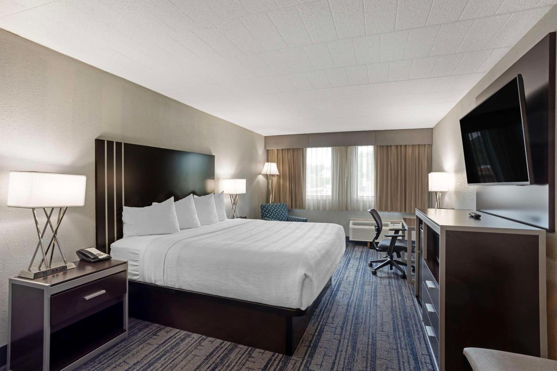Best Western Plus Reading Inn & Suites photo 6