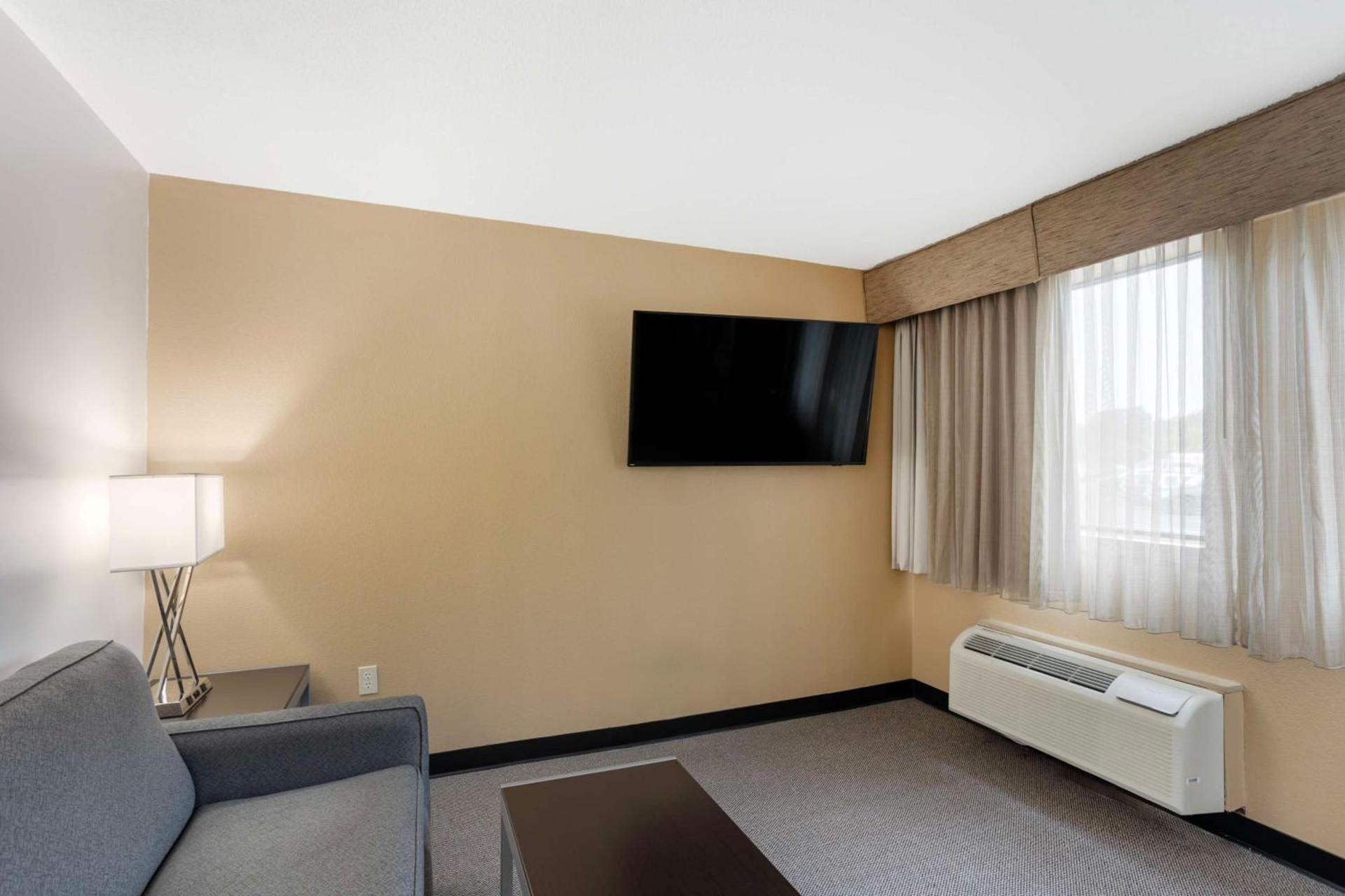 Best Western Plus Reading Inn & Suites photo 24